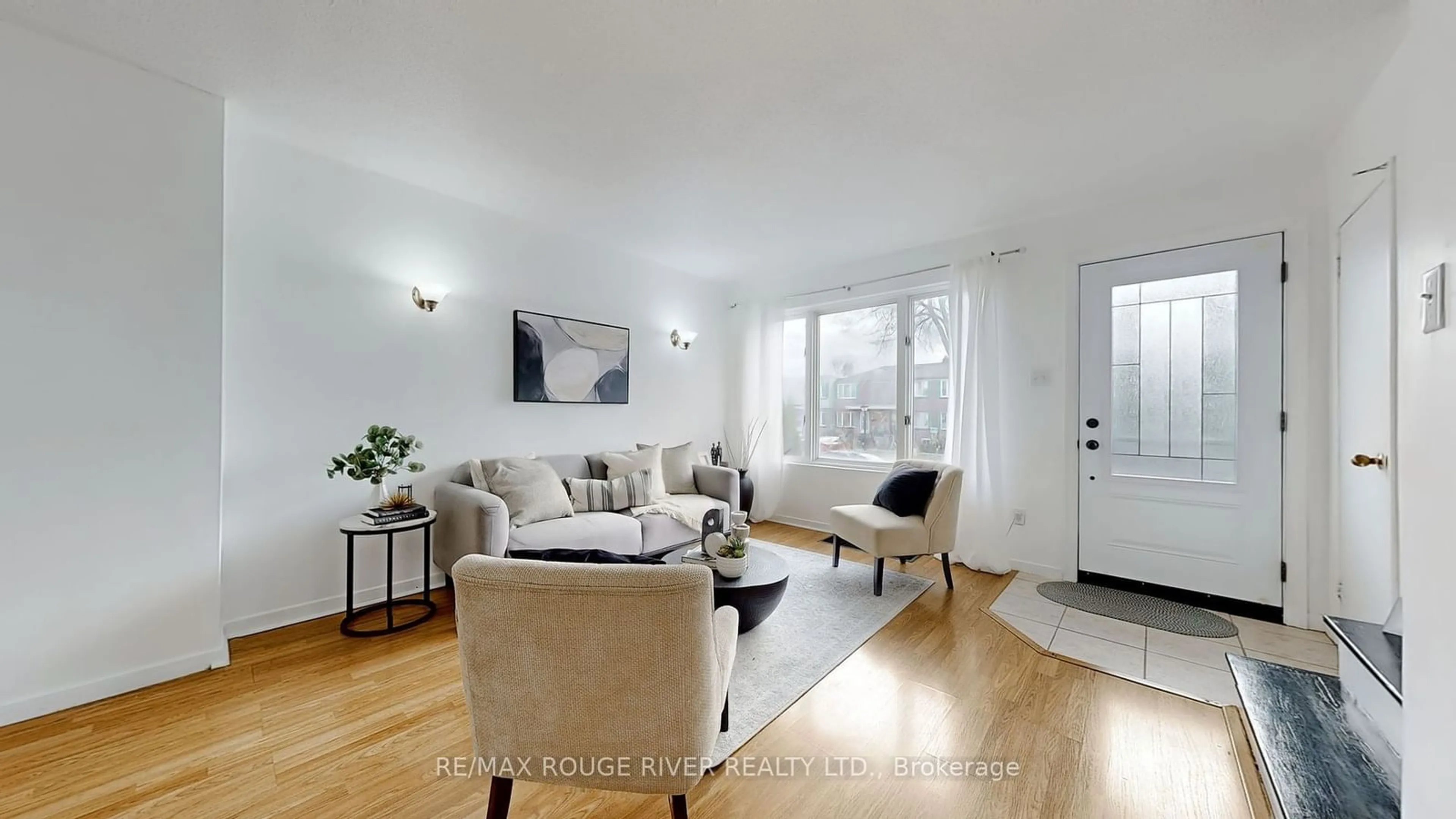 Living room, wood floors for 740 Kennedy Rd #29, Toronto Ontario M1K 2C5