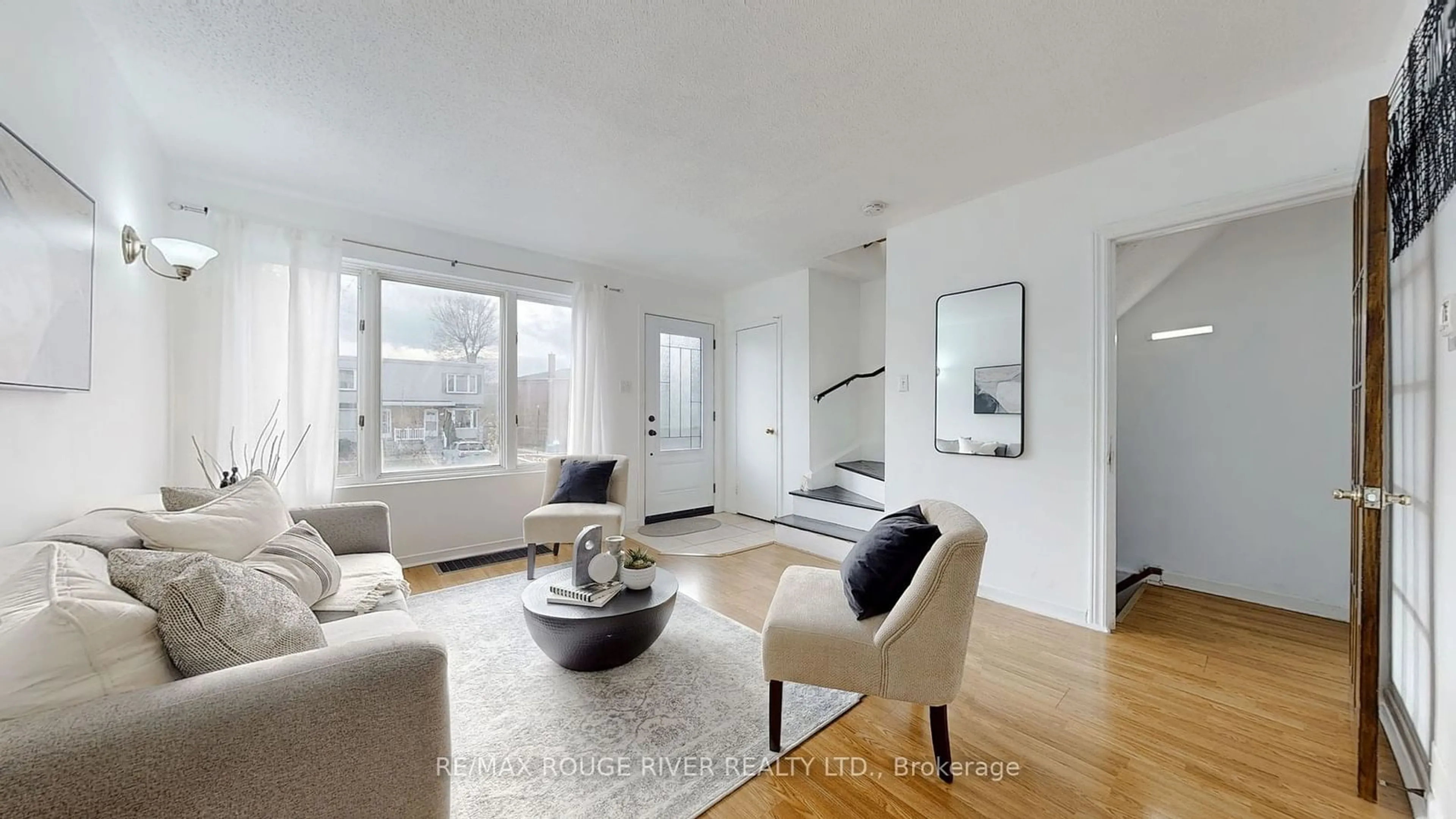 Living room, wood floors for 740 Kennedy Rd #29, Toronto Ontario M1K 2C5