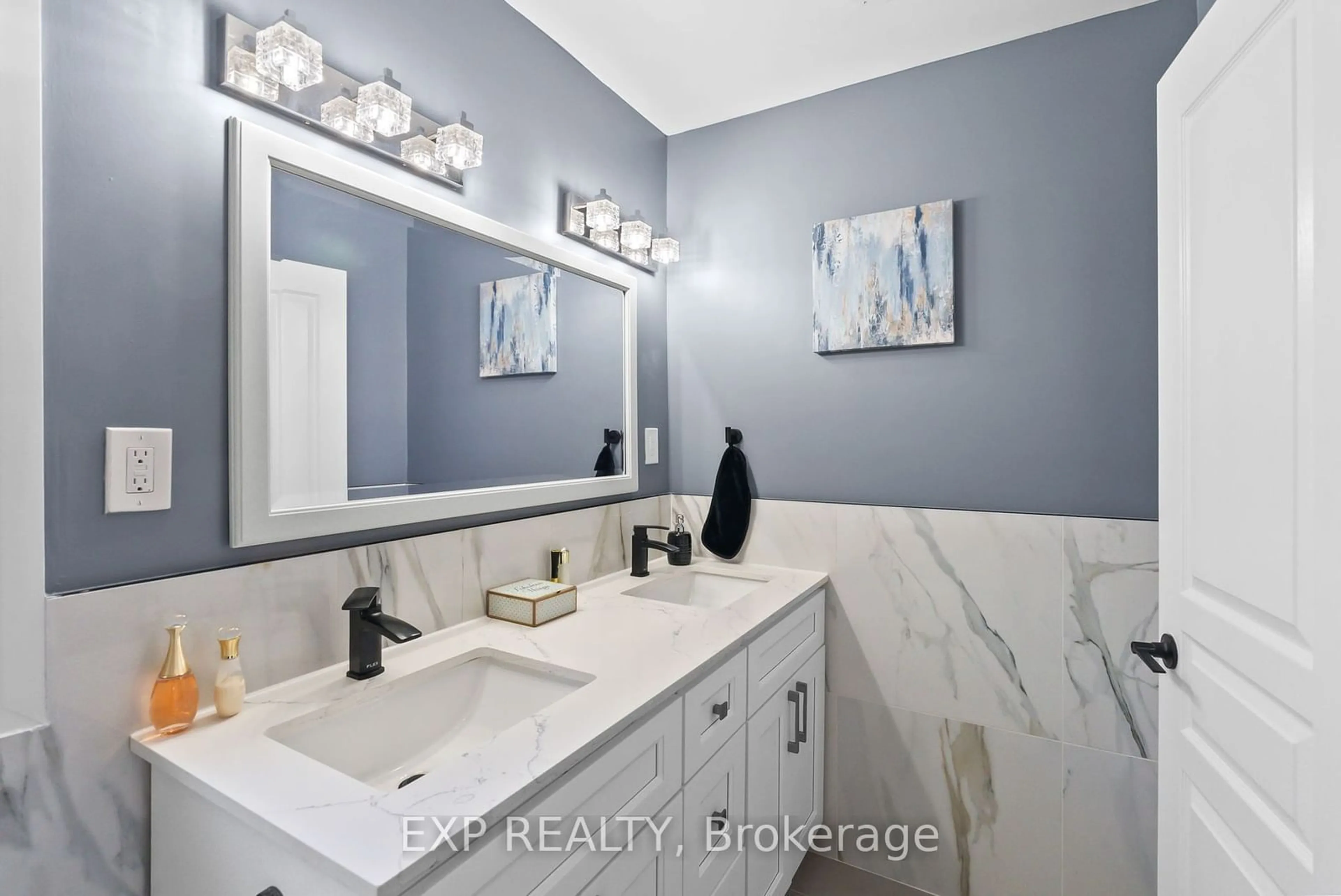 Contemporary bathroom, ceramic/tile floor for 87 Earl Cuddie Blvd, Scugog Ontario L9L 1T3