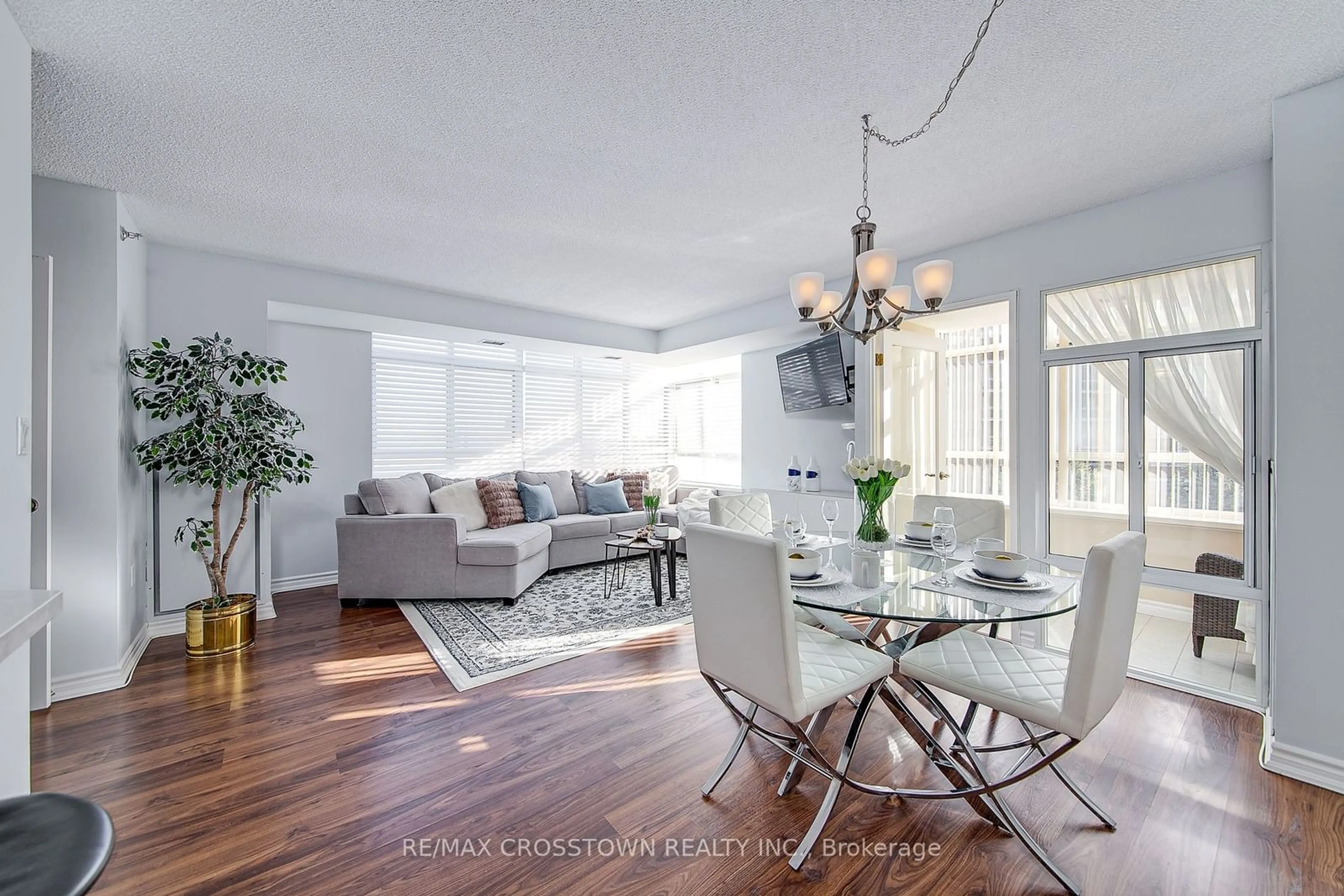 Living room, wood floors for 115 Bonis Ave #518, Toronto Ontario M1T 3S4