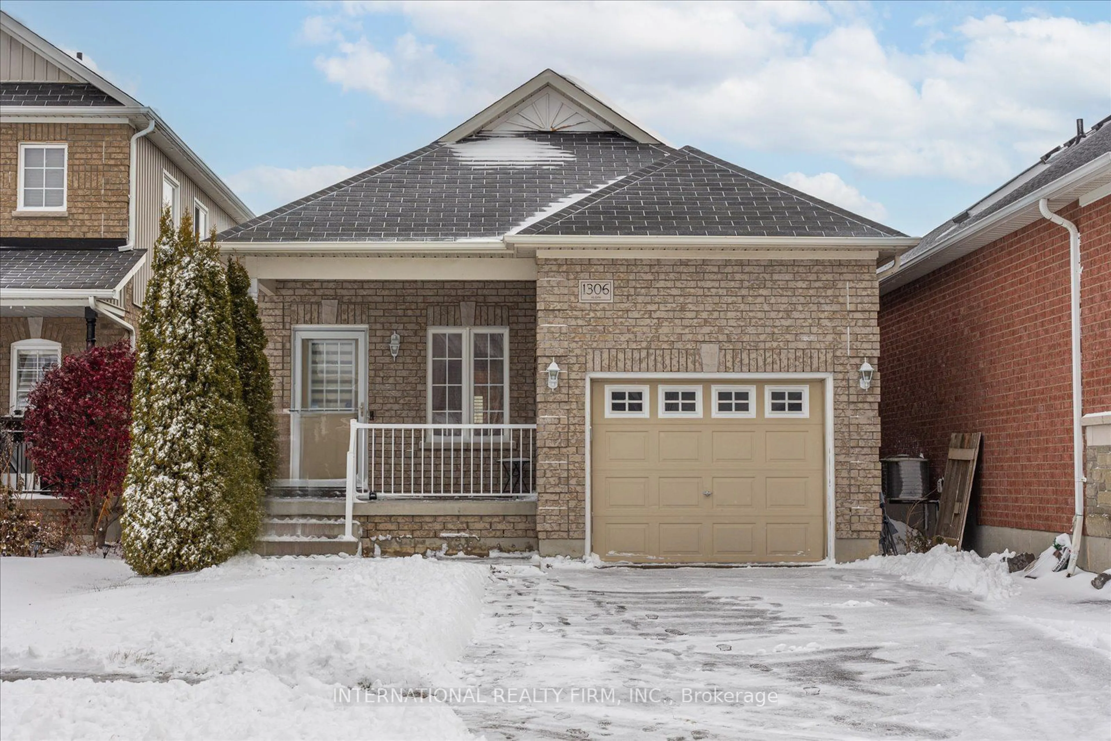 Frontside or backside of a home, cottage for 1306 Macinally Crt, Oshawa Ontario L1K 0B6