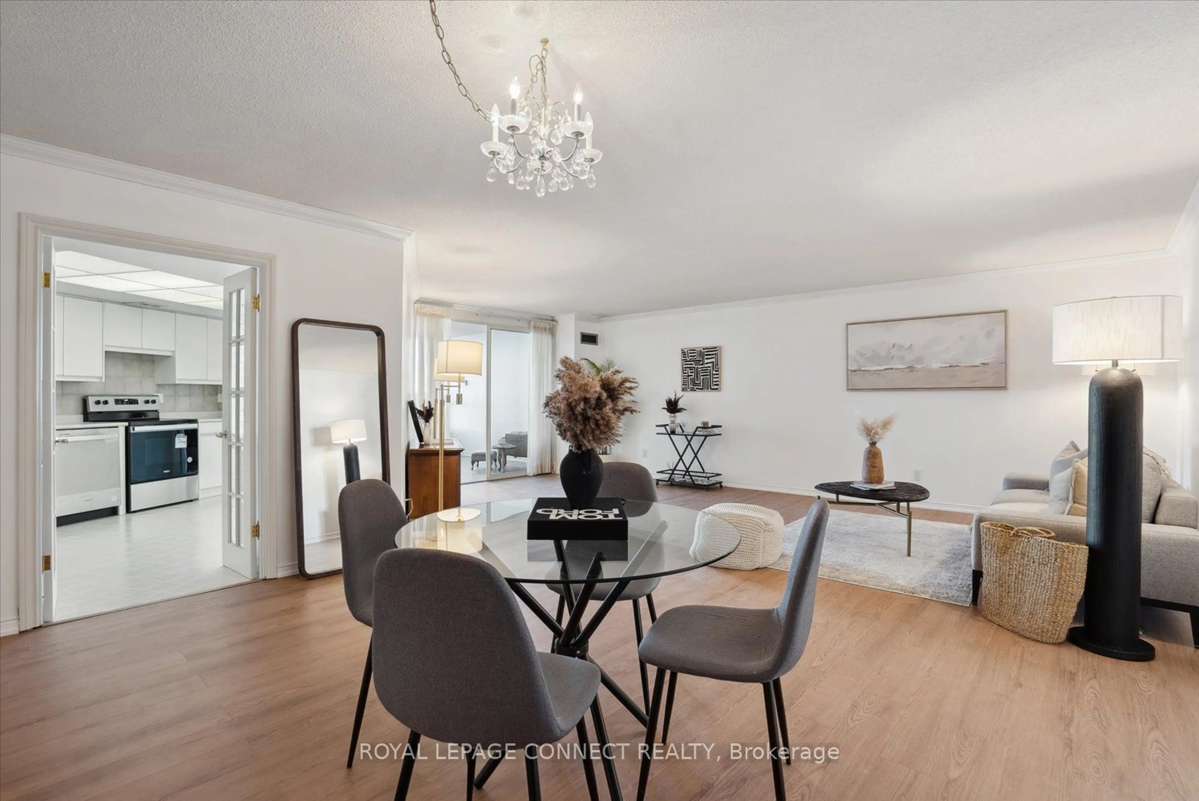 Dining room, wood floors, cottage for 20 Guildwood Pkwy #706, Toronto Ontario M1E 5B6