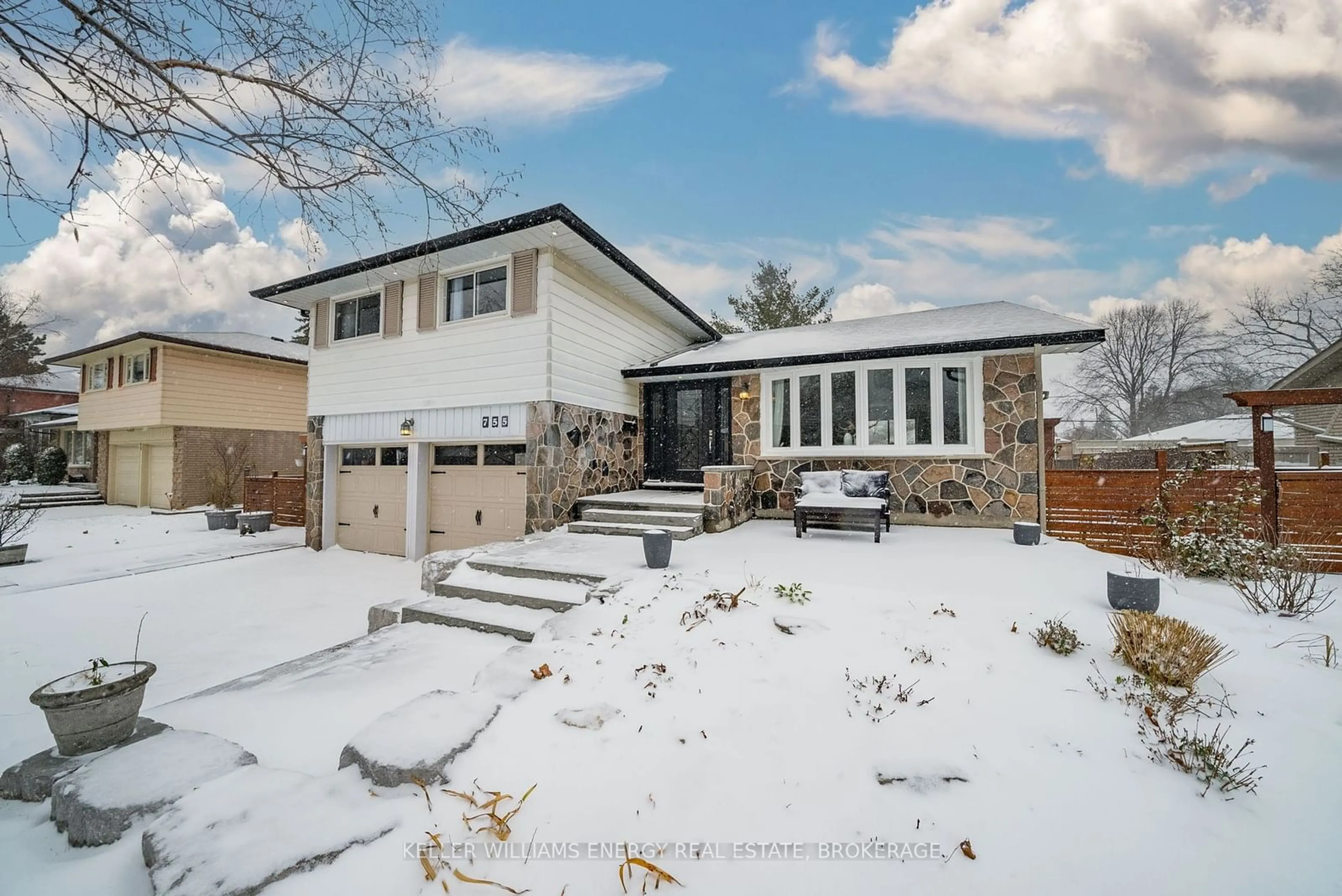 Frontside or backside of a home, the street view for 755 Fernhill Blvd, Oshawa Ontario L1J 5K2