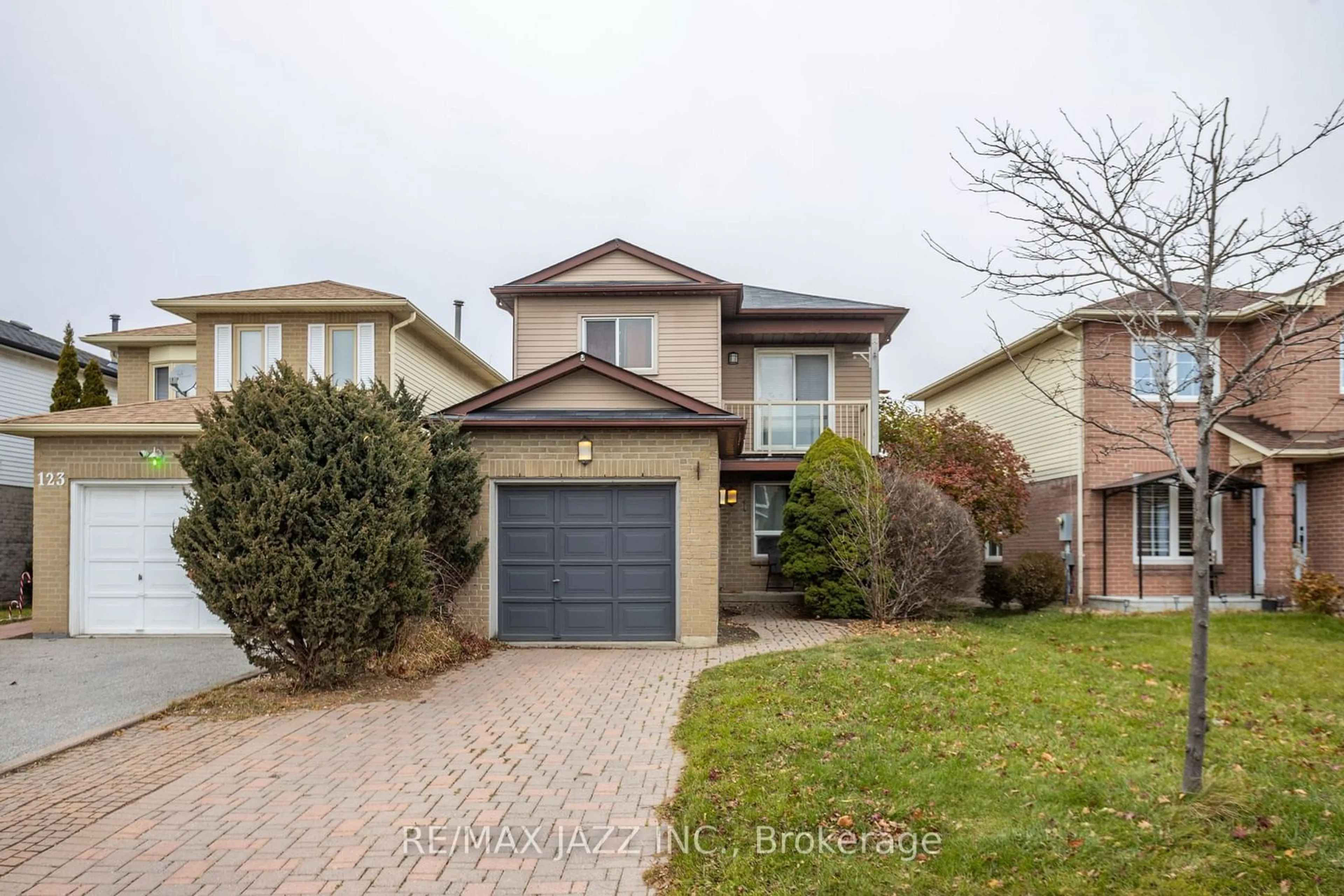 Frontside or backside of a home, the street view for 121 Reed Dr, Ajax Ontario L1S 6V3