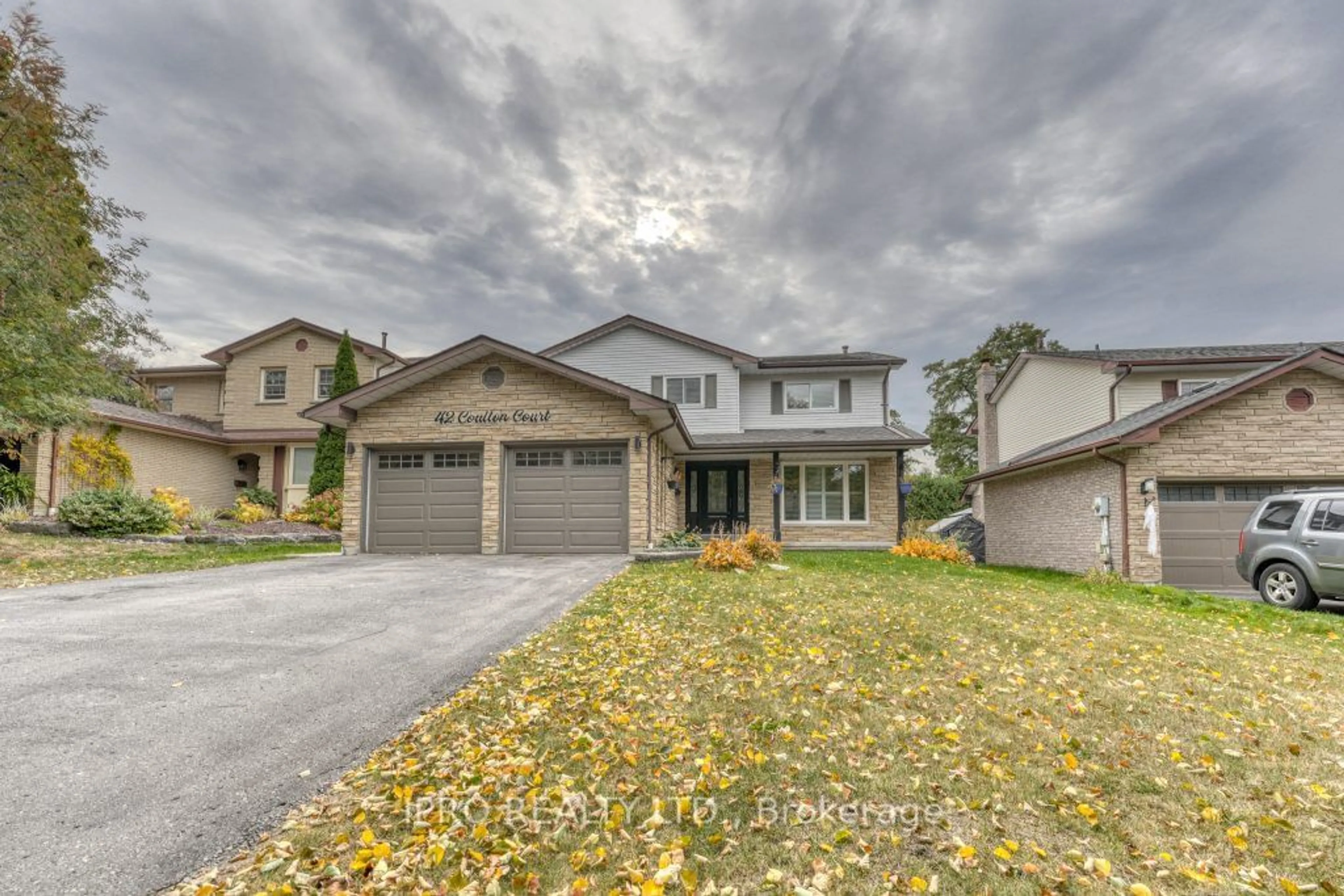 Frontside or backside of a home, the street view for 42 Coulton Crt, Whitby Ontario L1N 7A9