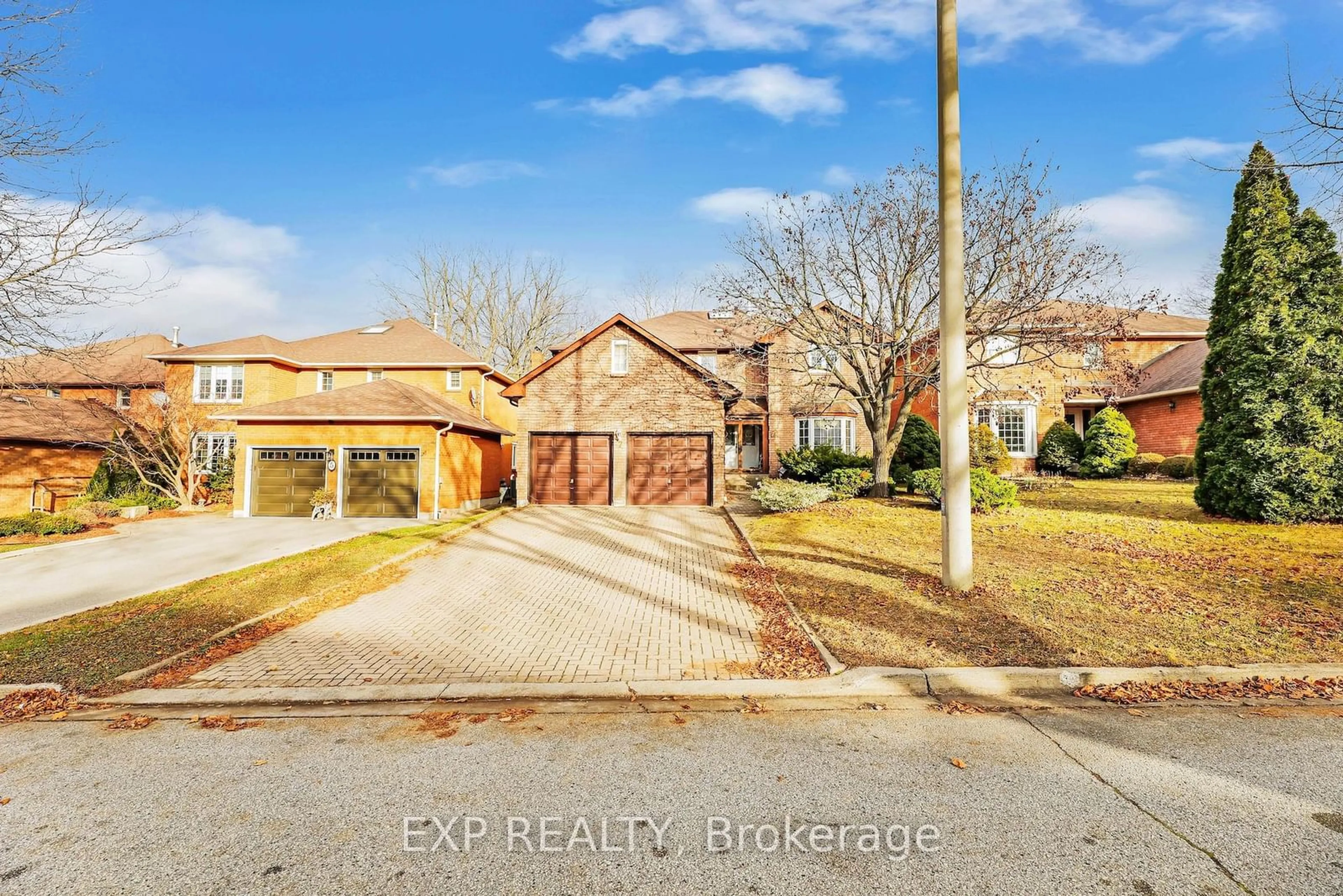 Frontside or backside of a home, the street view for 7 Winding Crt, Toronto Ontario M1C 4X2