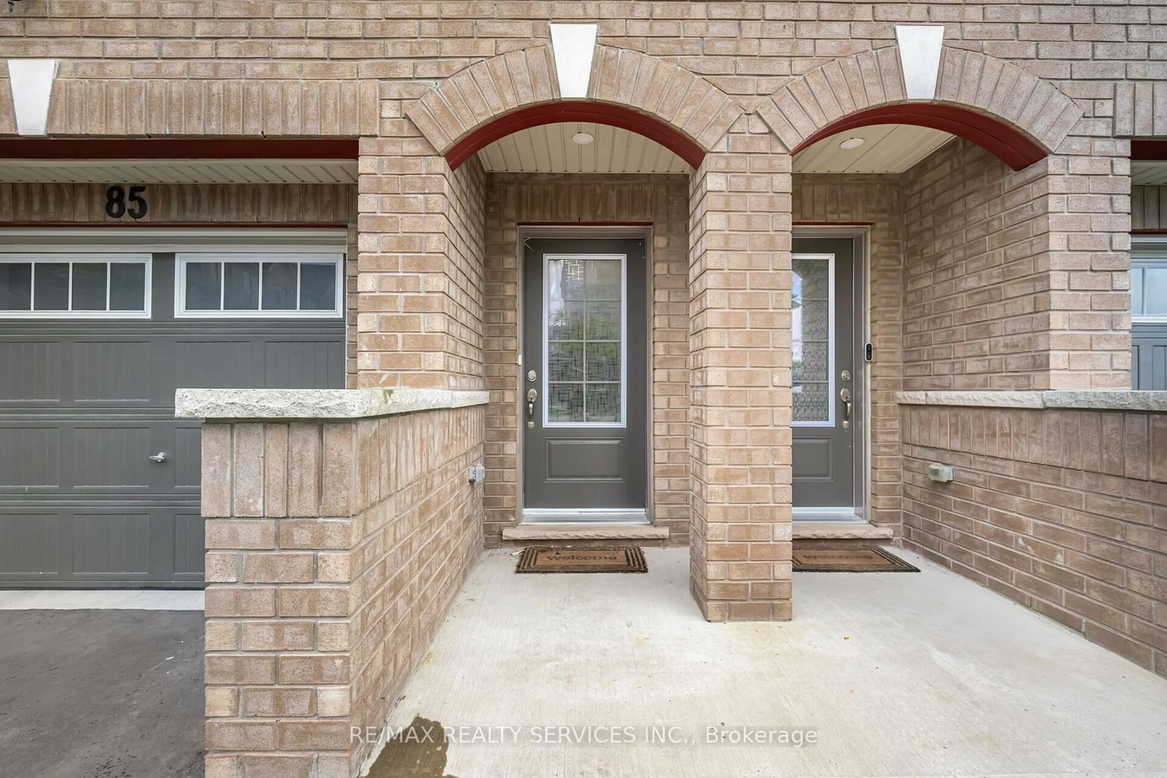 Indoor entryway, ceramic floors for 85 Danzatore Path #98, Oshawa Ontario L1L 0P9