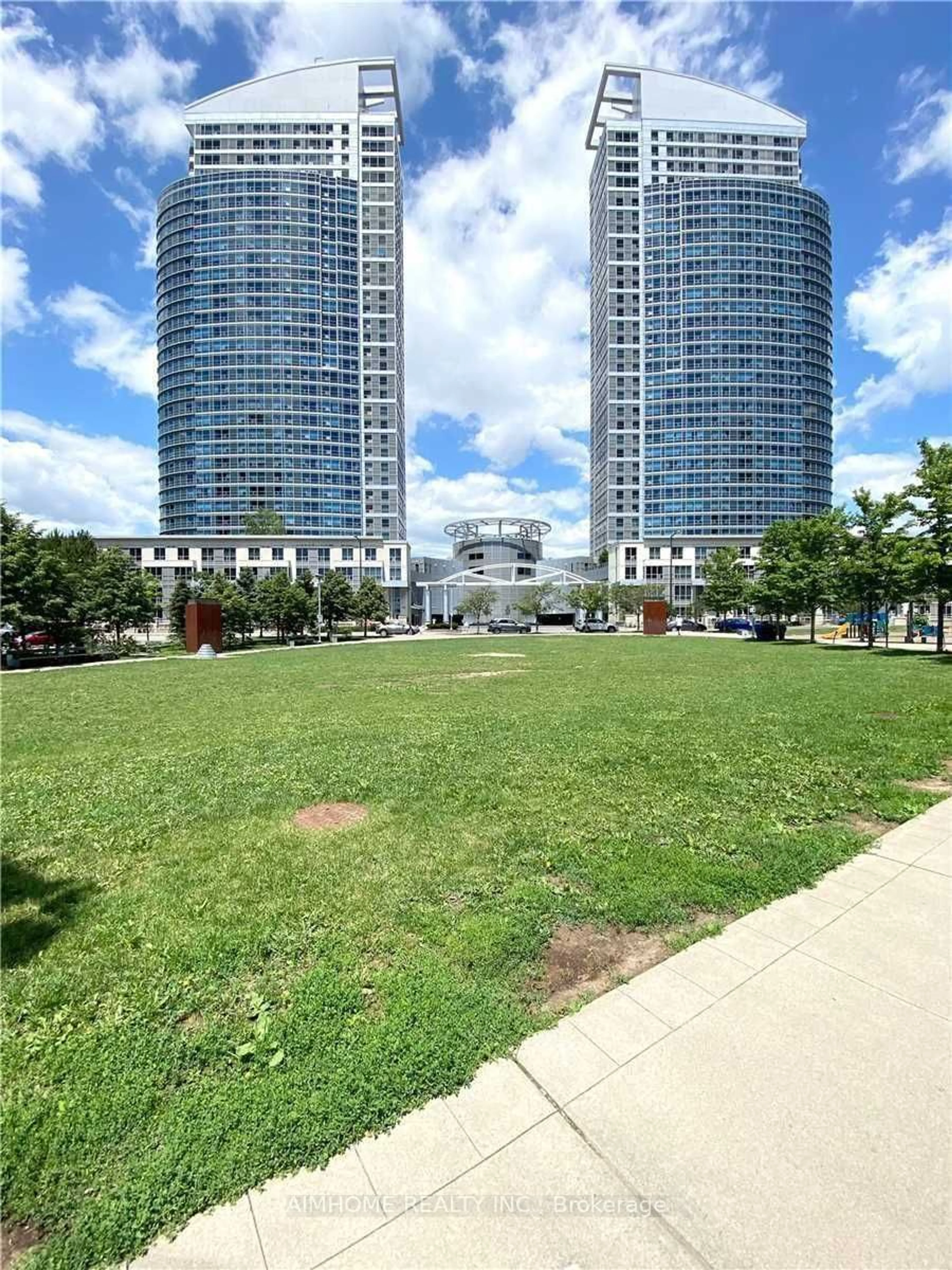 A pic from exterior of the house or condo, the view of city buildings for 36 Lee Centre Dr #1907, Toronto Ontario M1H 3K2