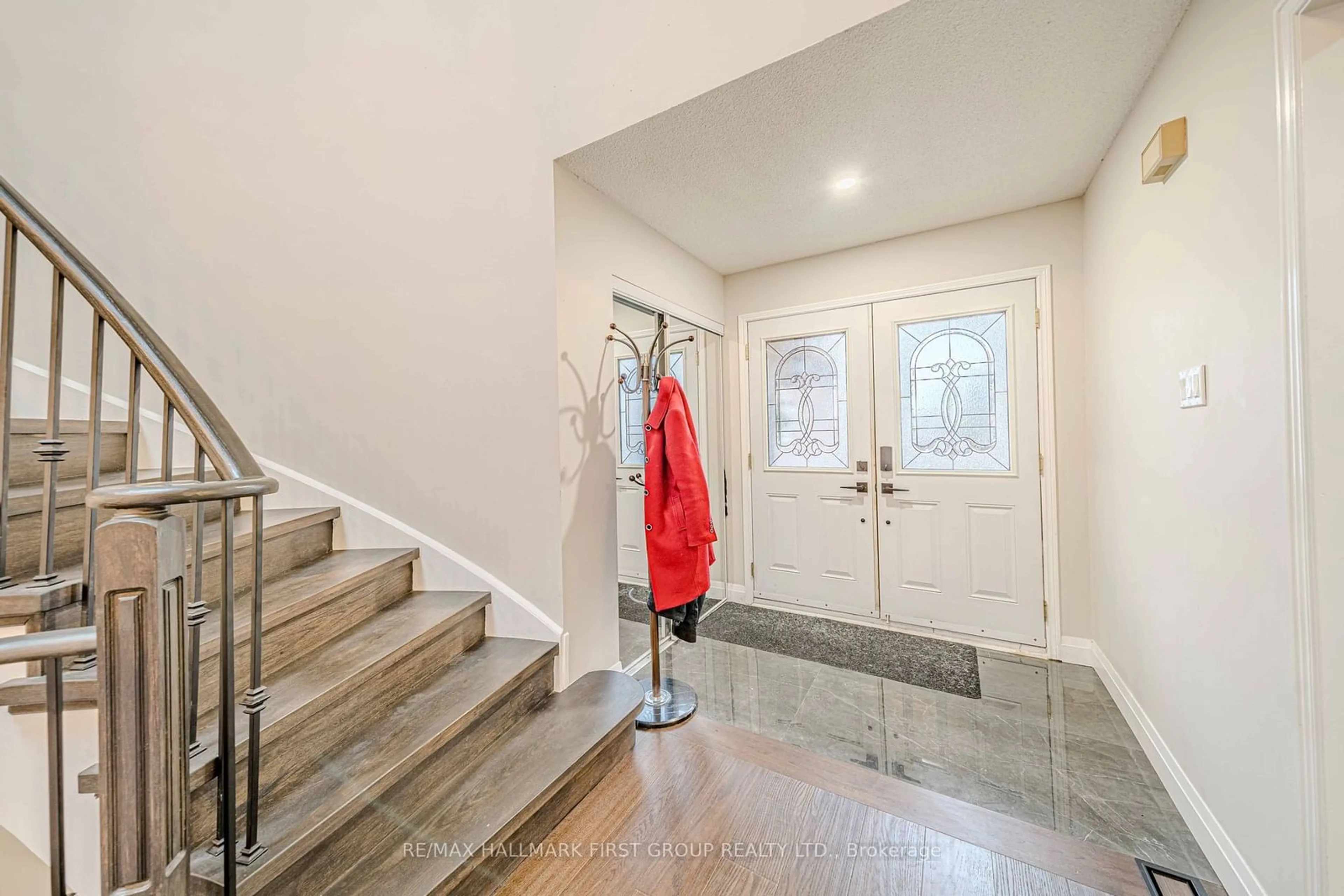 Indoor entryway for 36 MILNER Cres, Ajax Ontario L1S 4X4