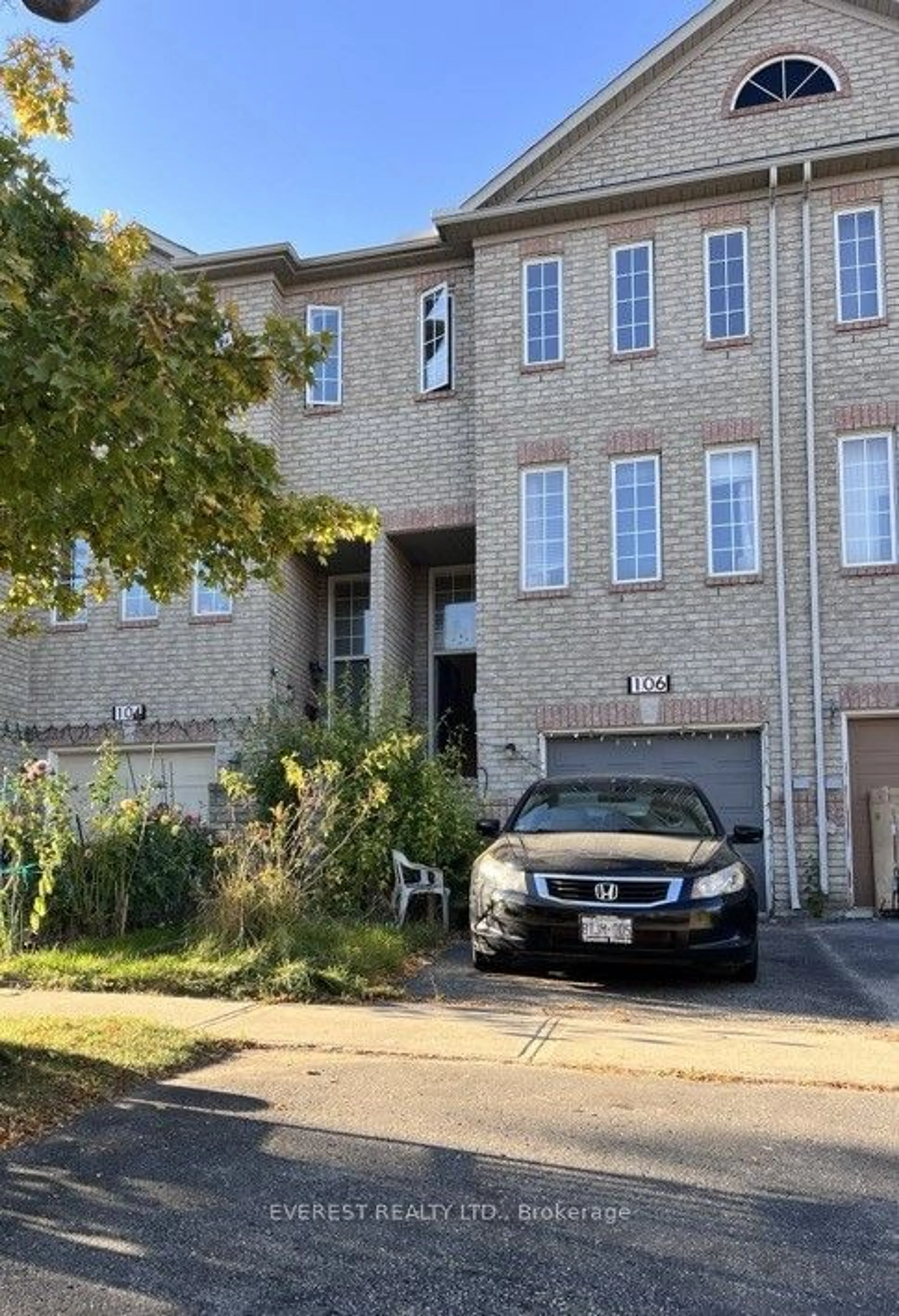 A pic from exterior of the house or condo, the street view for 106 Conn Smythe Dr, Toronto Ontario M1J 3P5