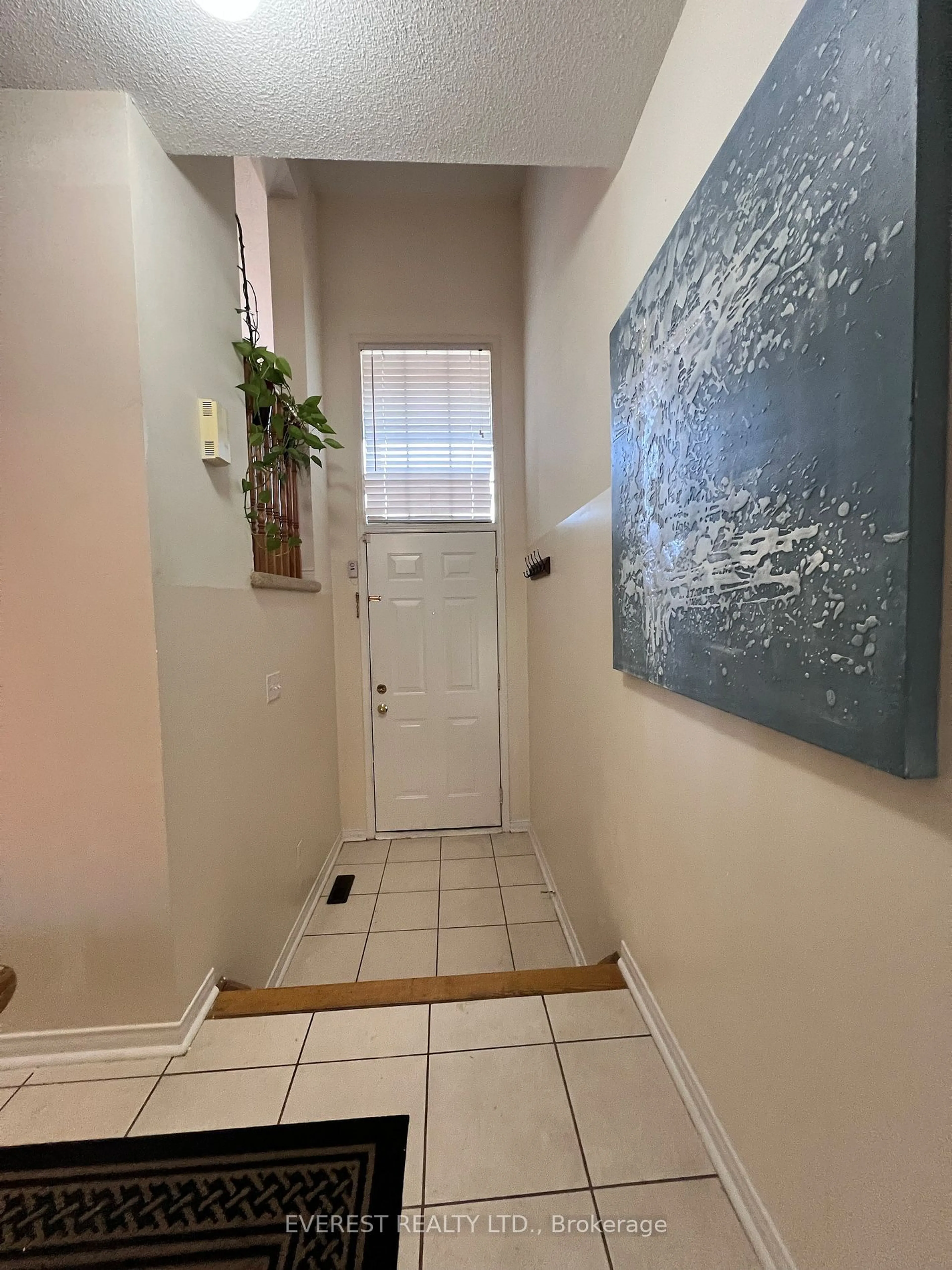 Indoor entryway, not visible floor for 106 Conn Smythe Dr, Toronto Ontario M1J 3P5