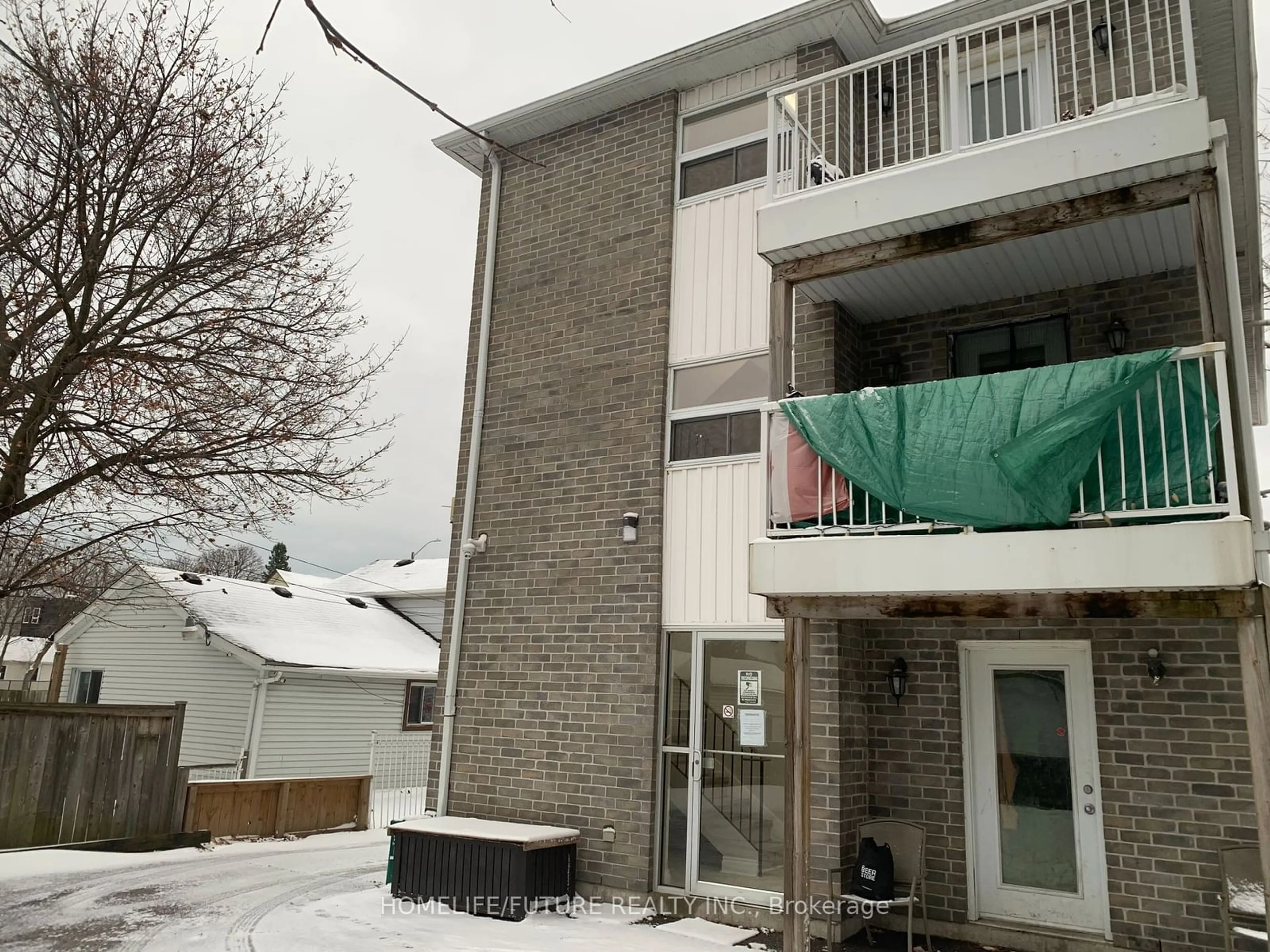 A pic from exterior of the house or condo, the front or back of building for 115 Celina St, Oshawa Ontario L1H 4N3