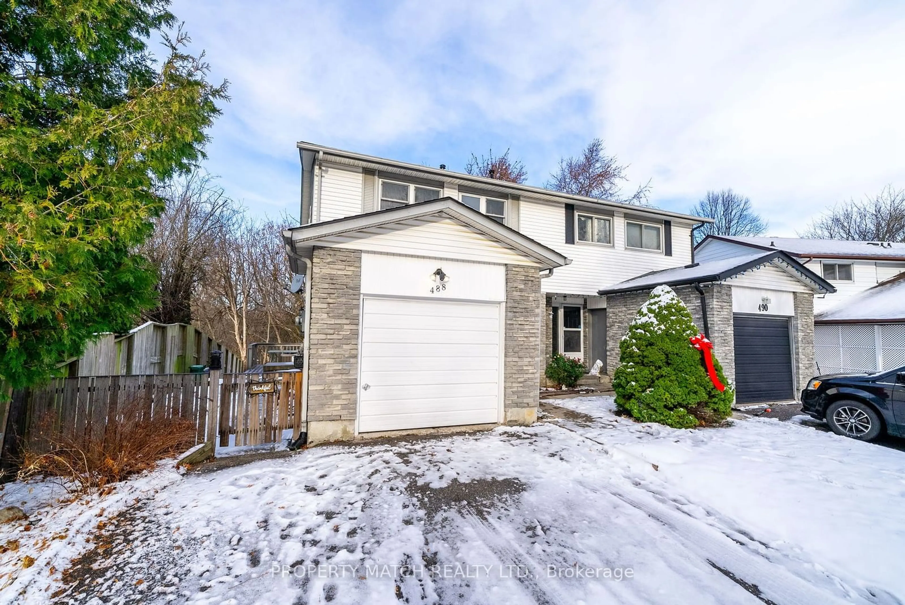 A pic from exterior of the house or condo, the fenced backyard for 488 Lanark Dr, Oshawa Ontario L1J 6H7