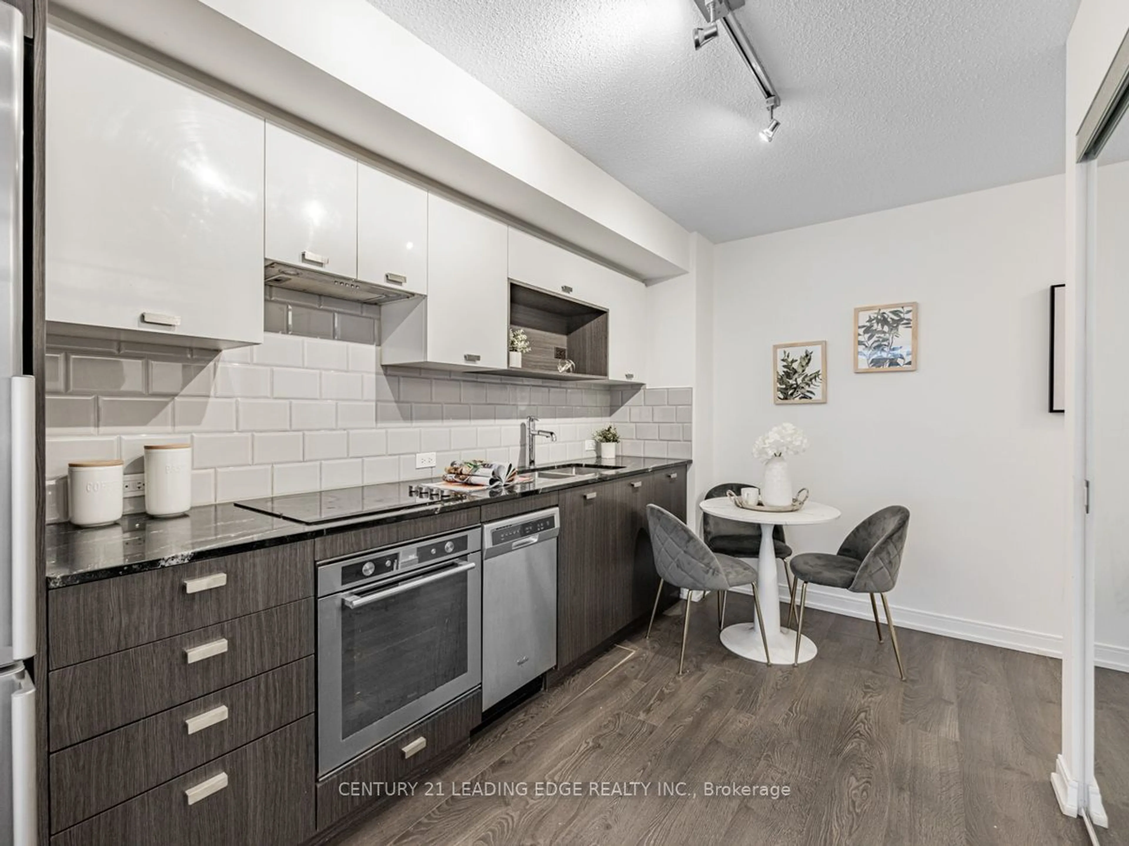 Standard kitchen, wood floors, cottage for 255 Village Green Sq #811, Toronto Ontario M1S 0L7