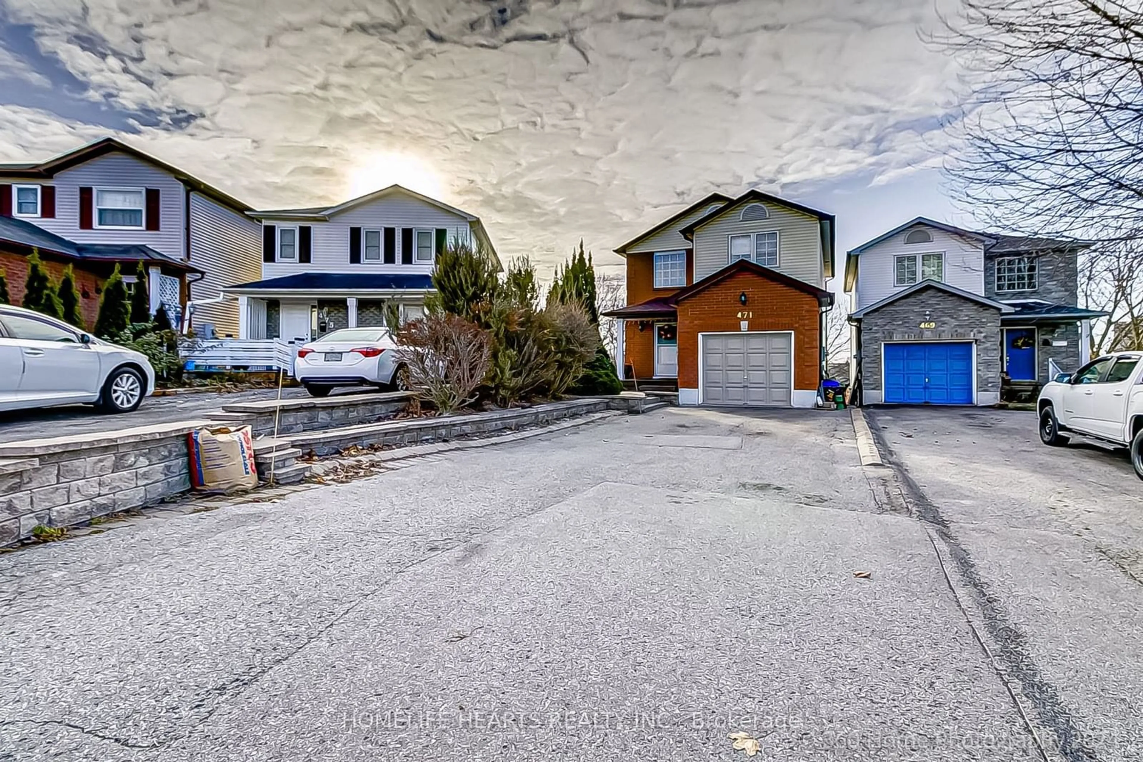 A pic from exterior of the house or condo, the street view for 471 Cobblehill Dr, Oshawa Ontario L1K 1Y6