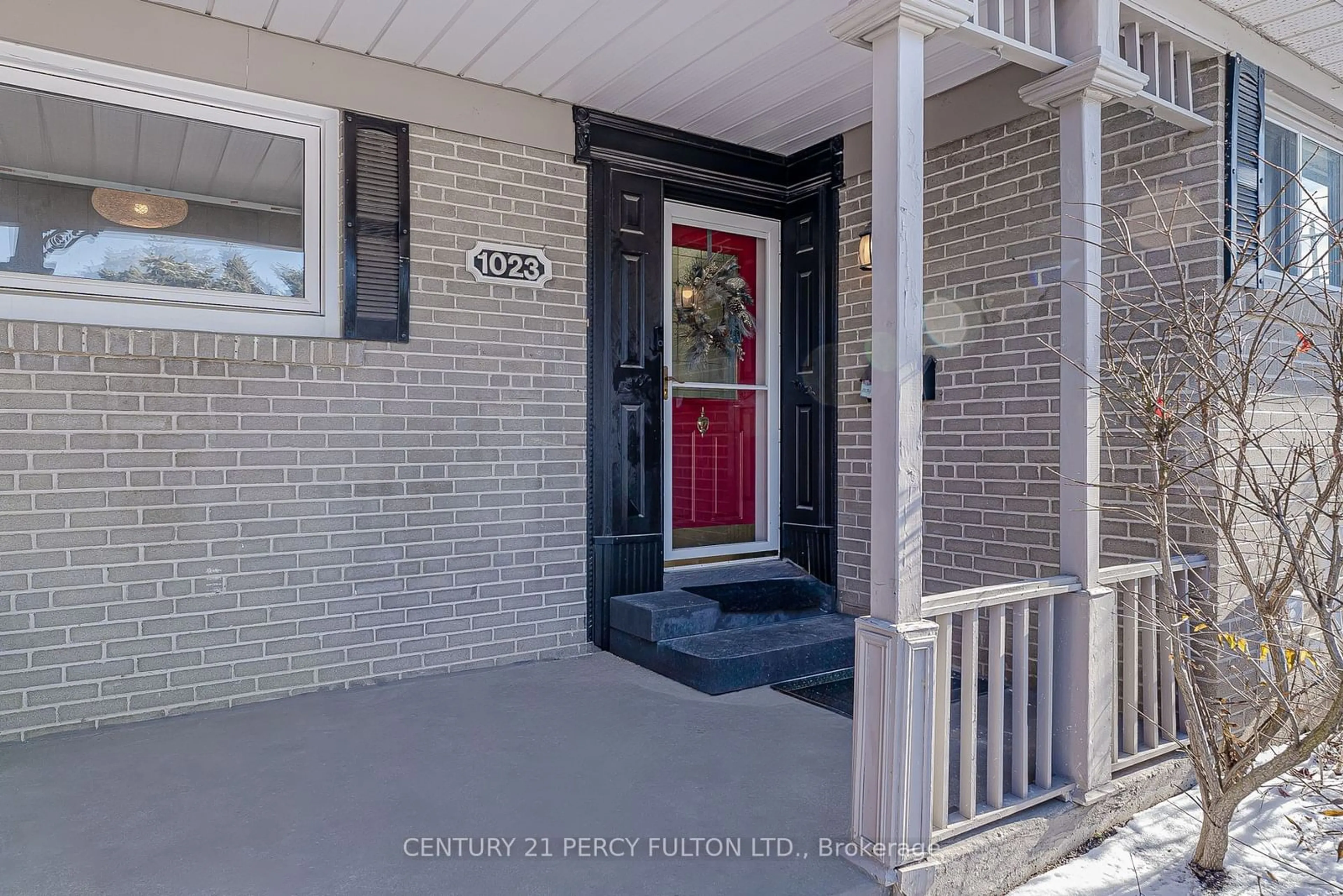 Indoor entryway, wood floors for 1023 Centre St, Whitby Ontario L1N 4V4