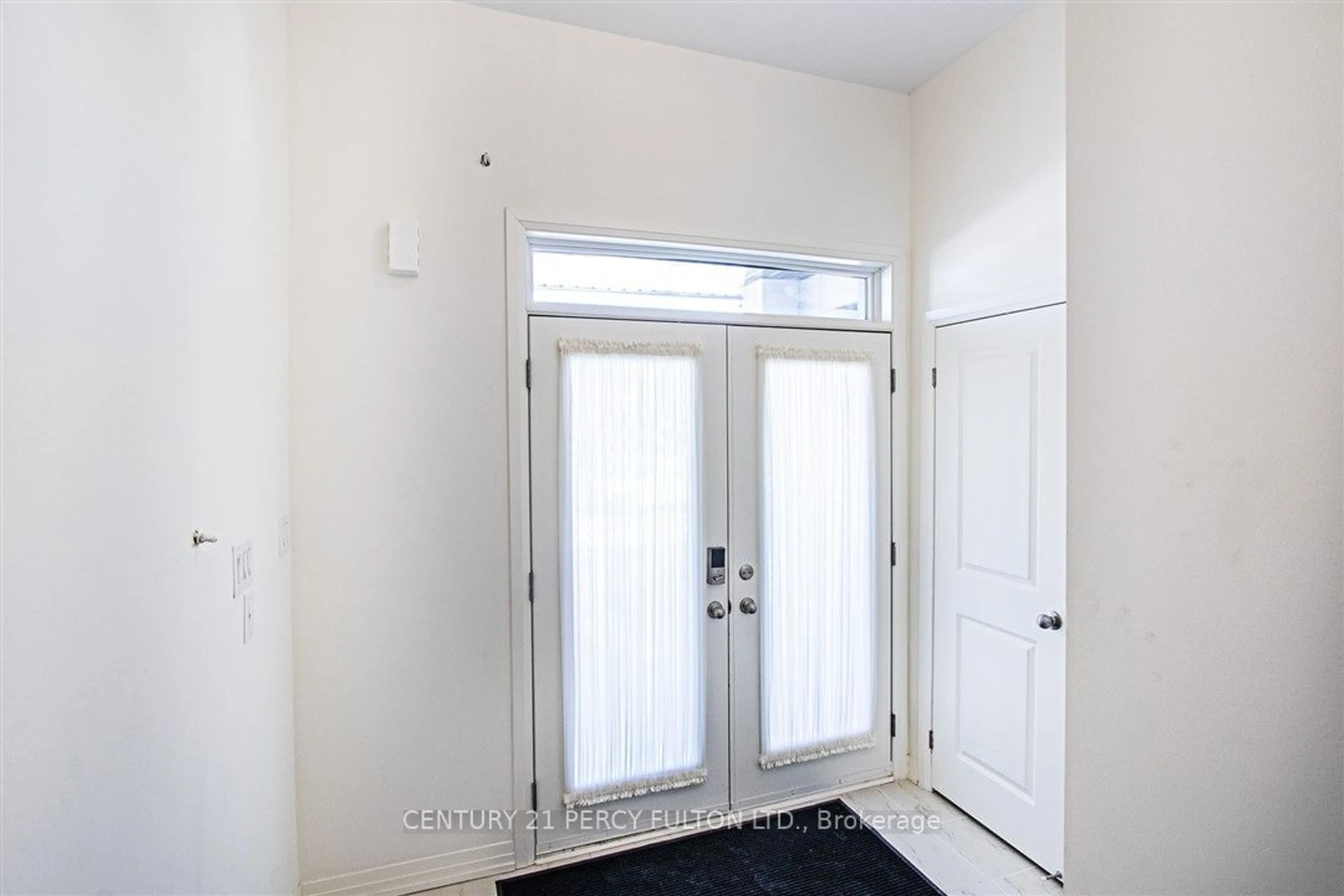 Indoor entryway for 62 Cryderman Lane, Clarington Ontario L1C 1Z8