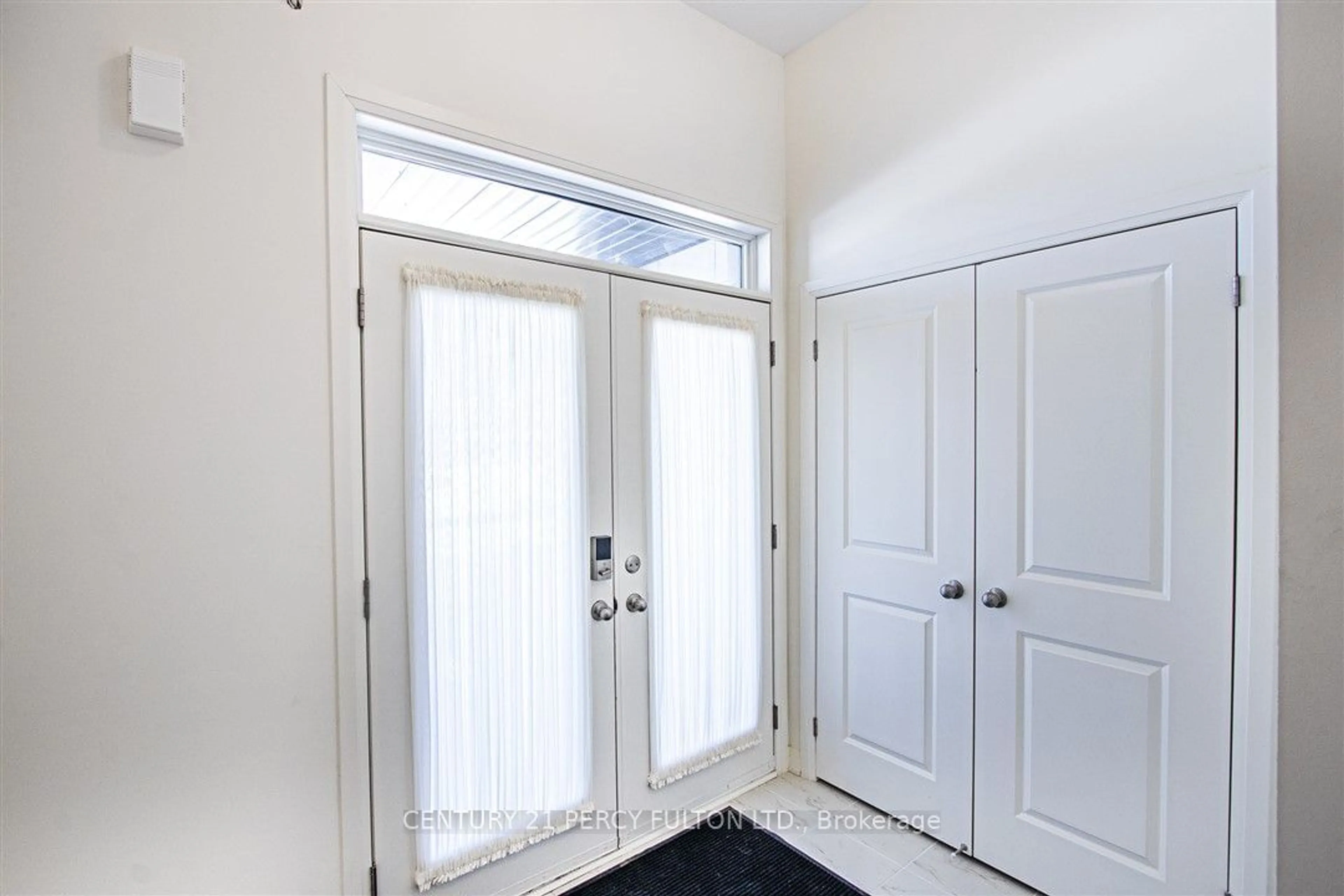 Indoor entryway for 62 Cryderman Lane, Clarington Ontario L1C 1Z8