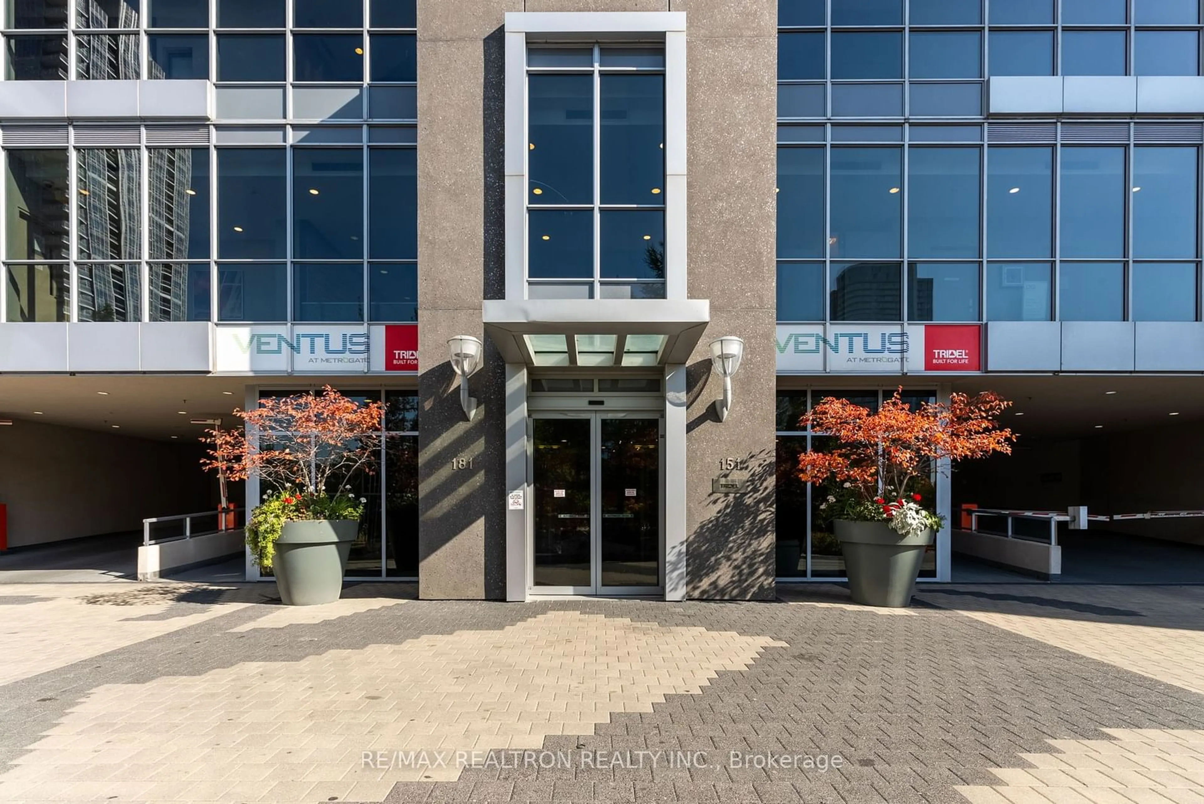 Indoor foyer for 151 Village Green Sq #2102, Toronto Ontario M1S 0K5