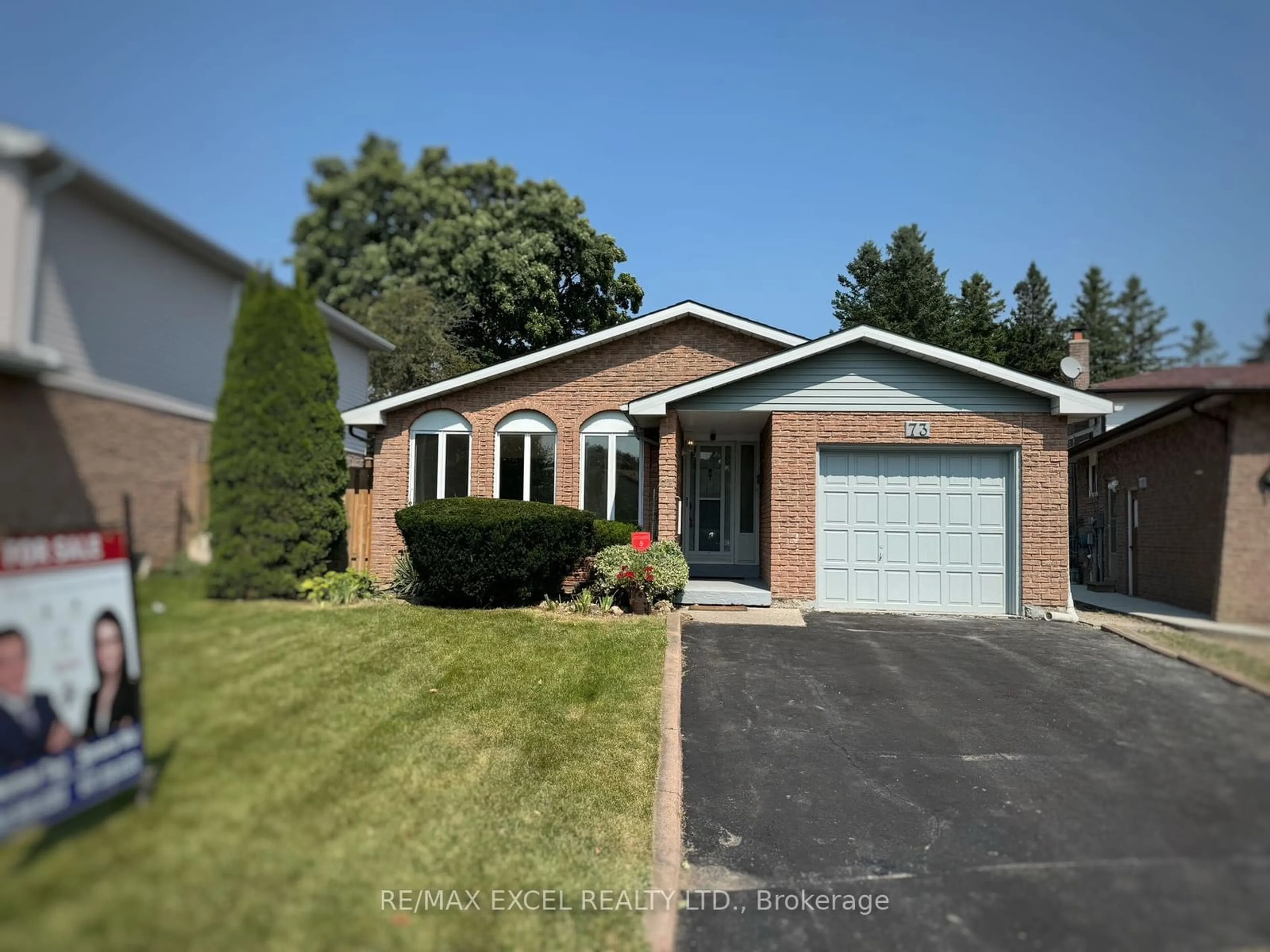 Frontside or backside of a home, the street view for 73 Ardgowan Cres, Toronto Ontario M1V 1B4