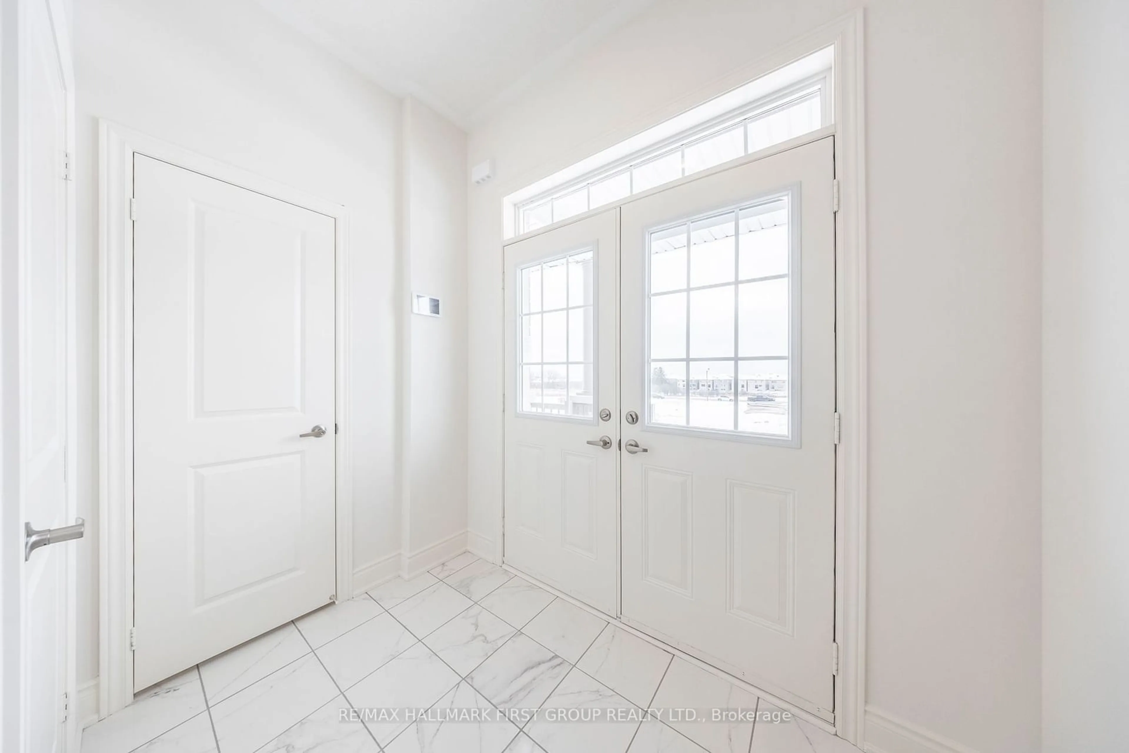 Indoor entryway, not visible floor for 2193 Crystal Dr, Oshawa Ontario L1H 8L7