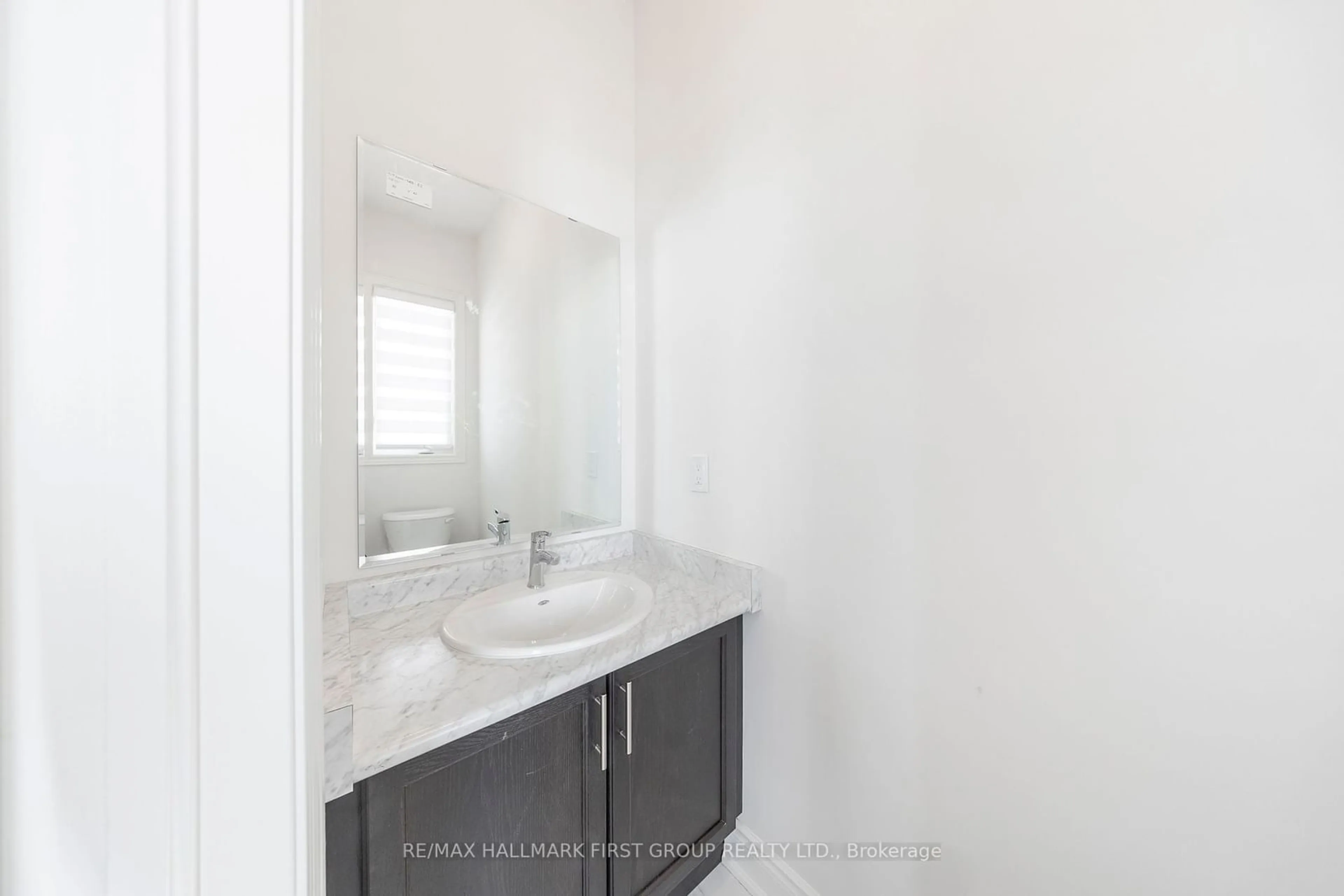 Bathroom, not visible floor for 2193 Crystal Dr, Oshawa Ontario L1H 8L7