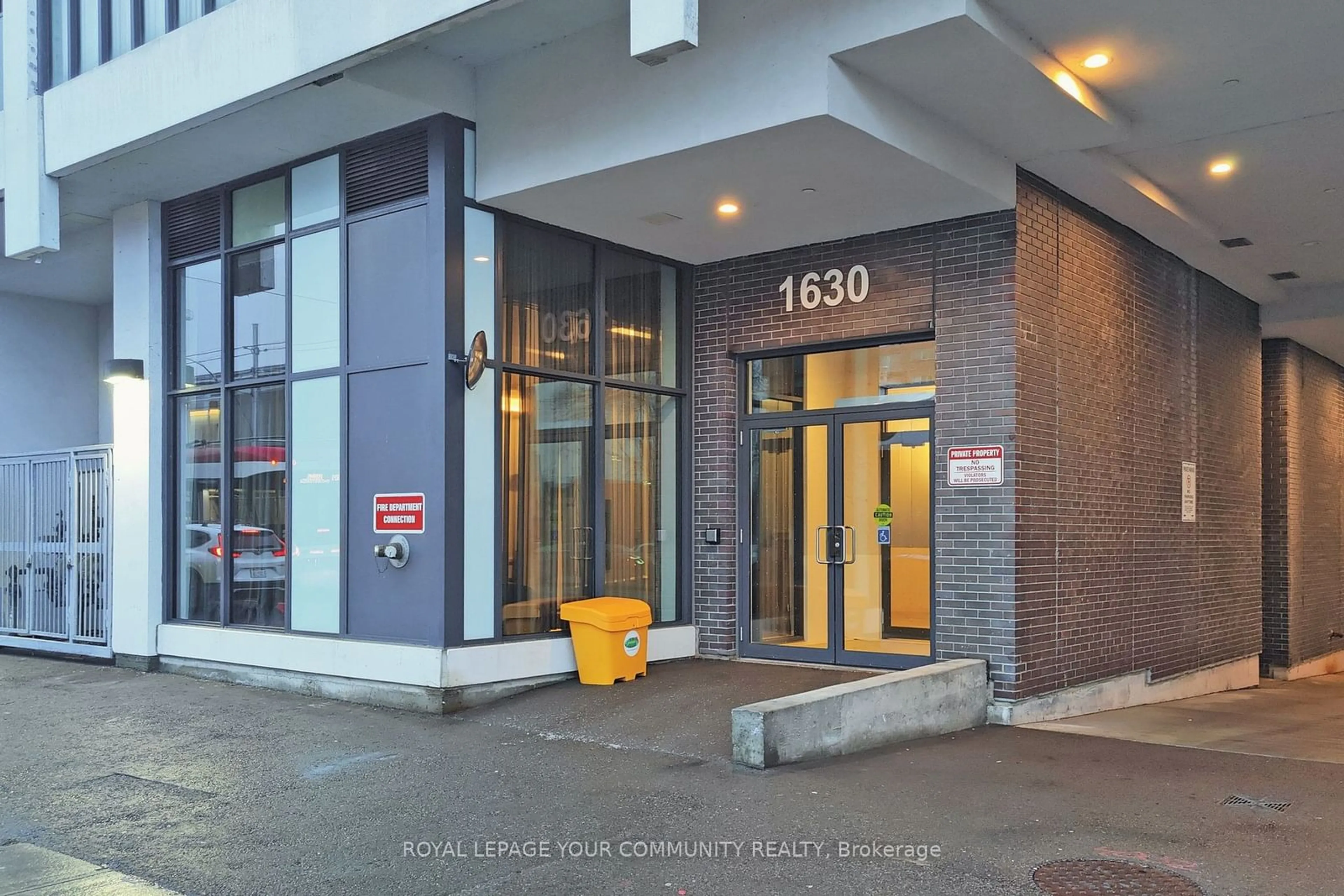 Indoor foyer, cement floor for 1630 Queen St #502, Toronto Ontario M4L 1G3