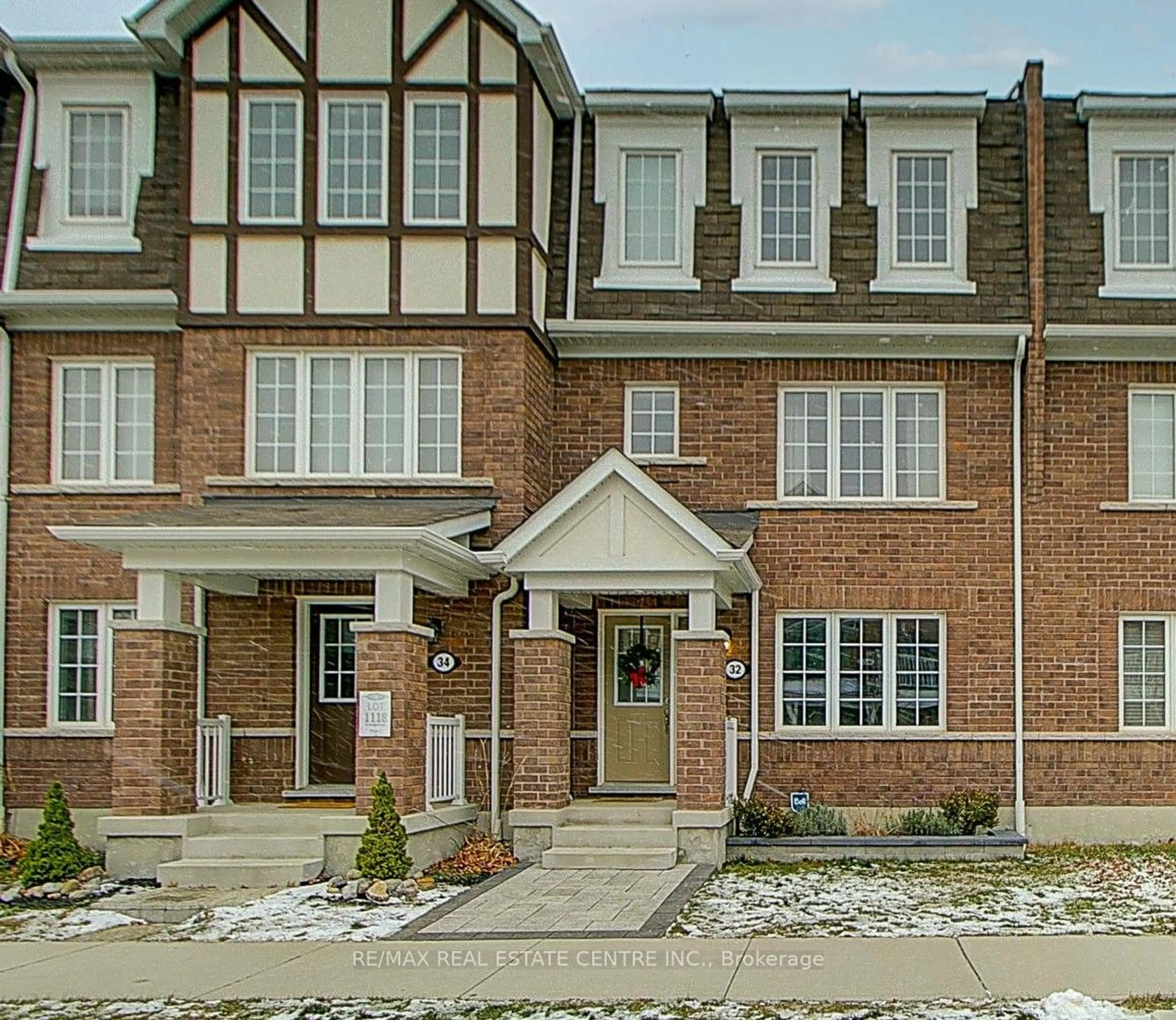 A pic from exterior of the house or condo, the street view for 32 Bluegill Cres, Whitby Ontario L1P 0E4