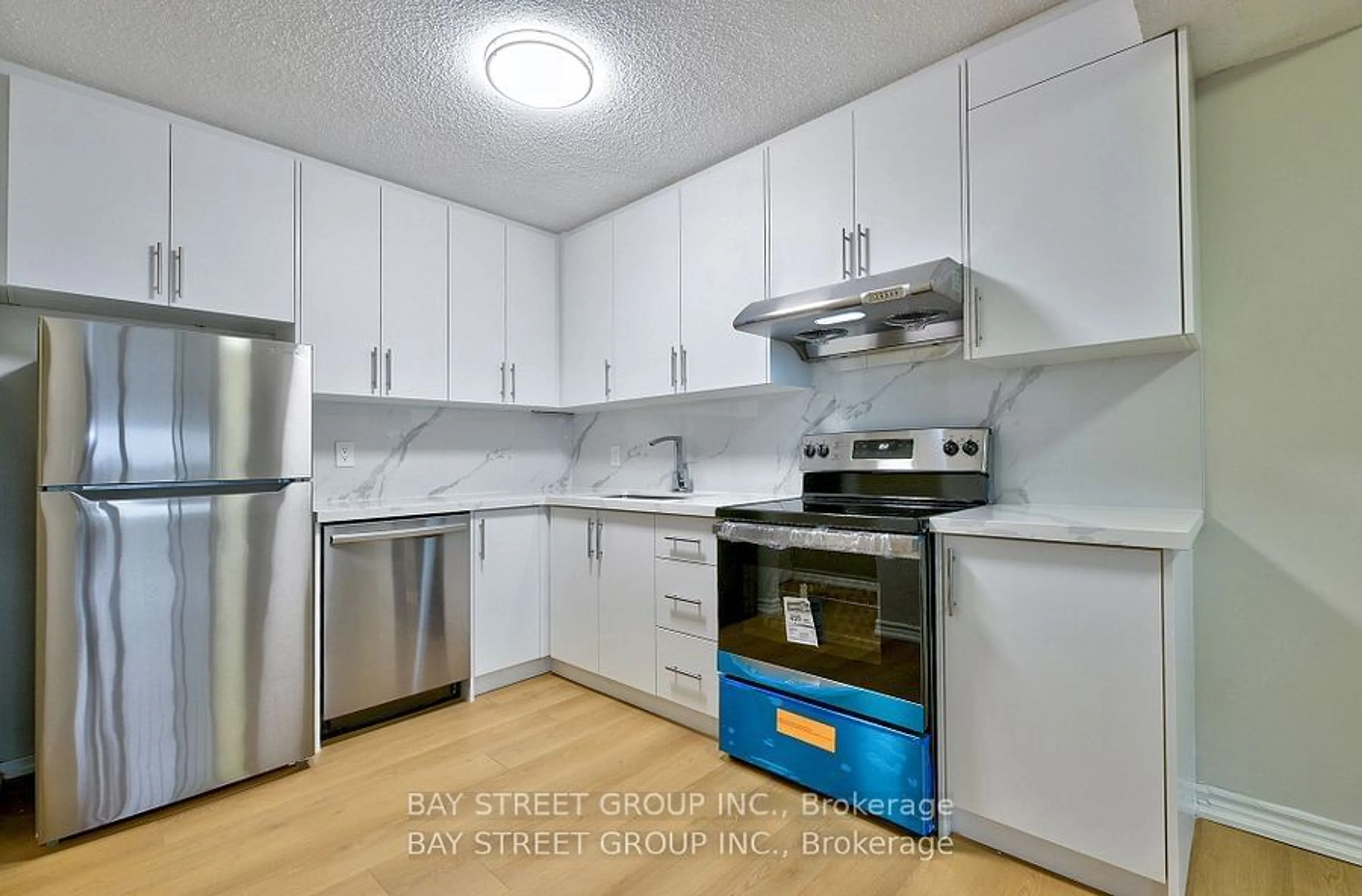 Standard kitchen, wood floors for 4091 Sheppard Ave #702, Toronto Ontario M1S 3H2