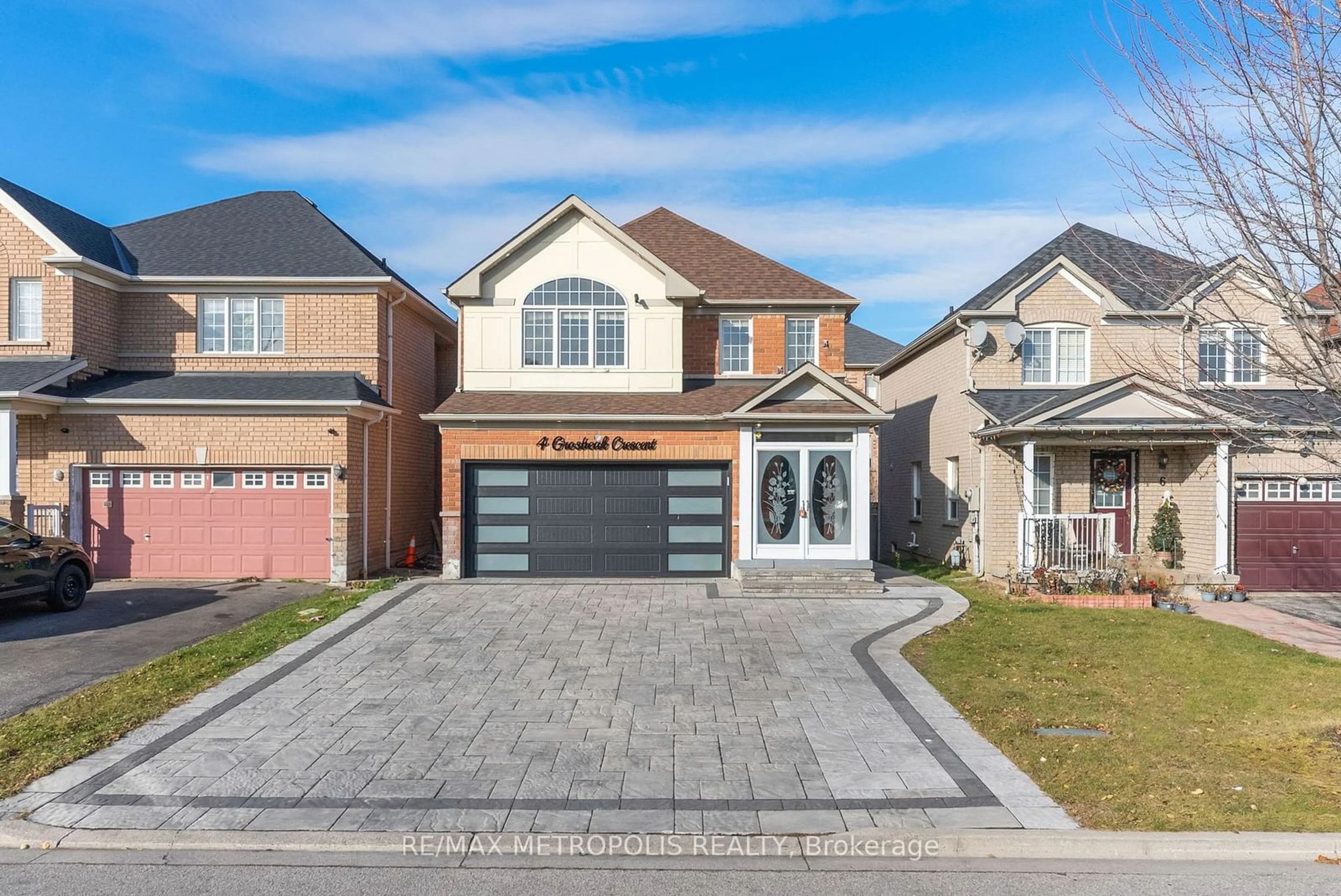 Frontside or backside of a home, the street view for 4 Grosbeak Cres, Toronto Ontario M1X 1X1