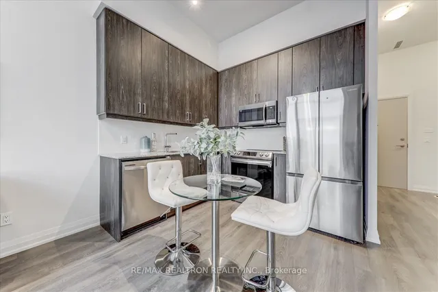Additional property image - 20 Meadowglen Pl Unit 2906