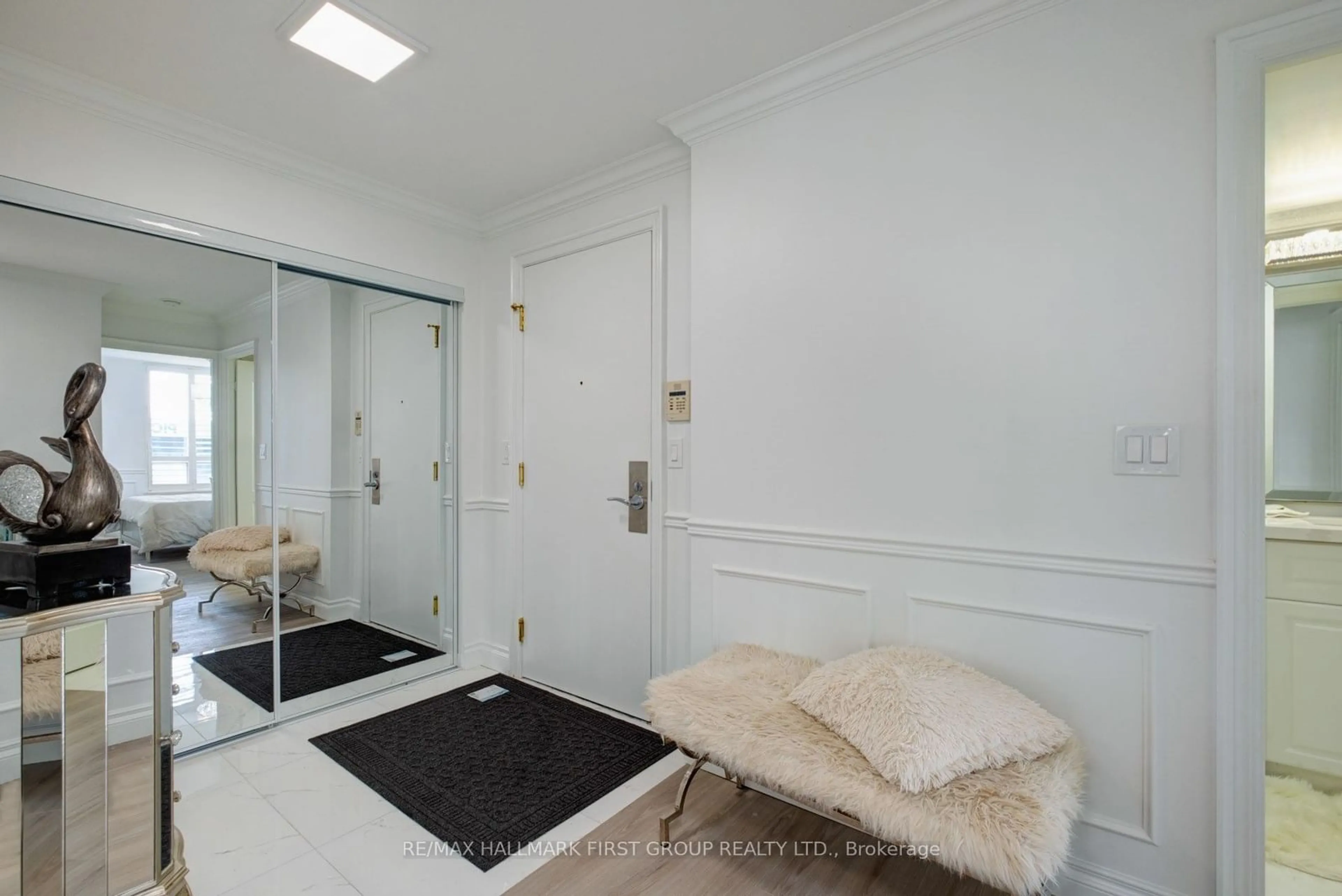 Indoor foyer, carpet floors for 1000 The Esplanade N #213, Pickering Ontario L1V 1B4