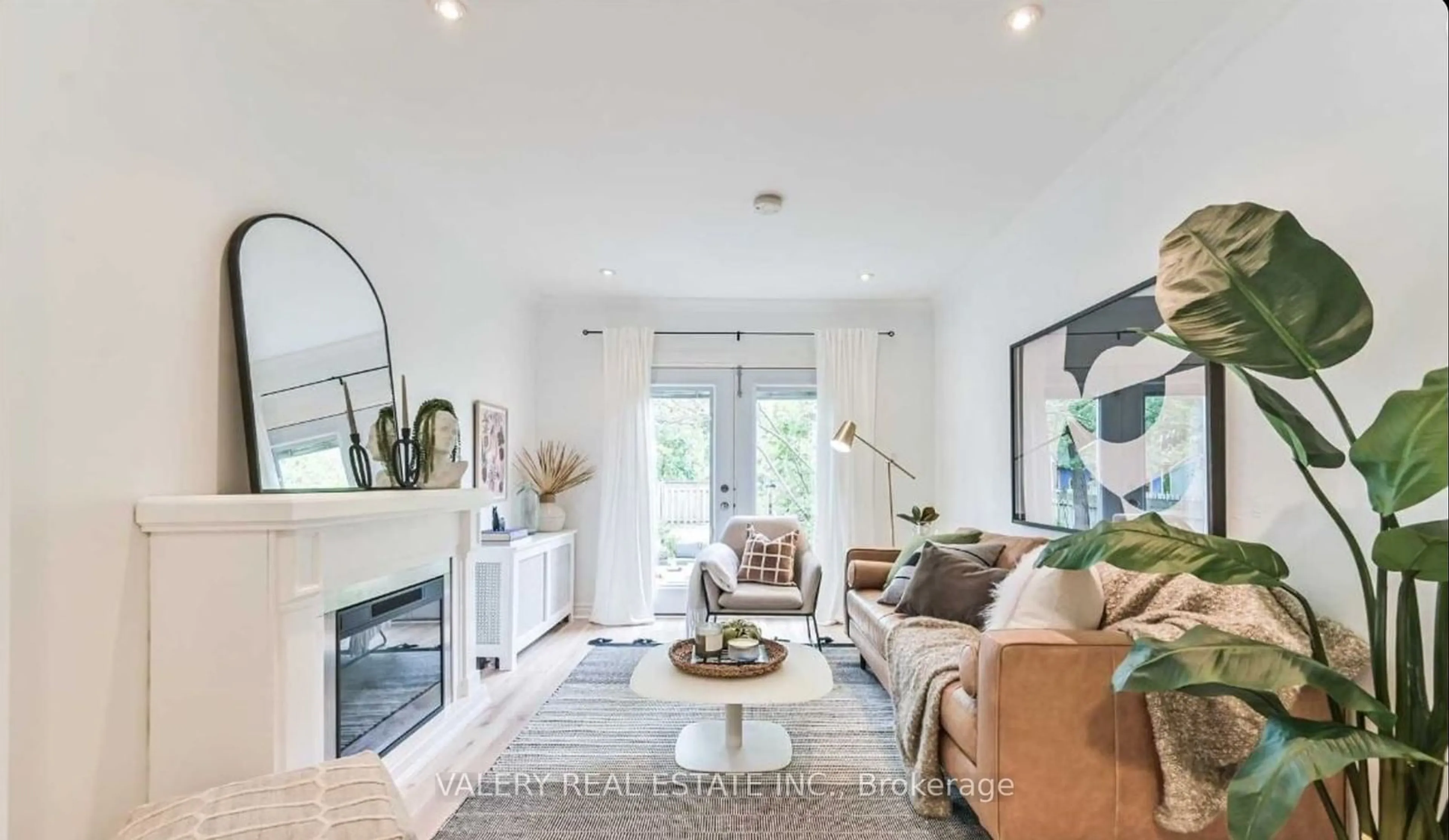 Living room, wood floors for 204 Oakcrest Ave, Toronto Ontario M4C 1C2