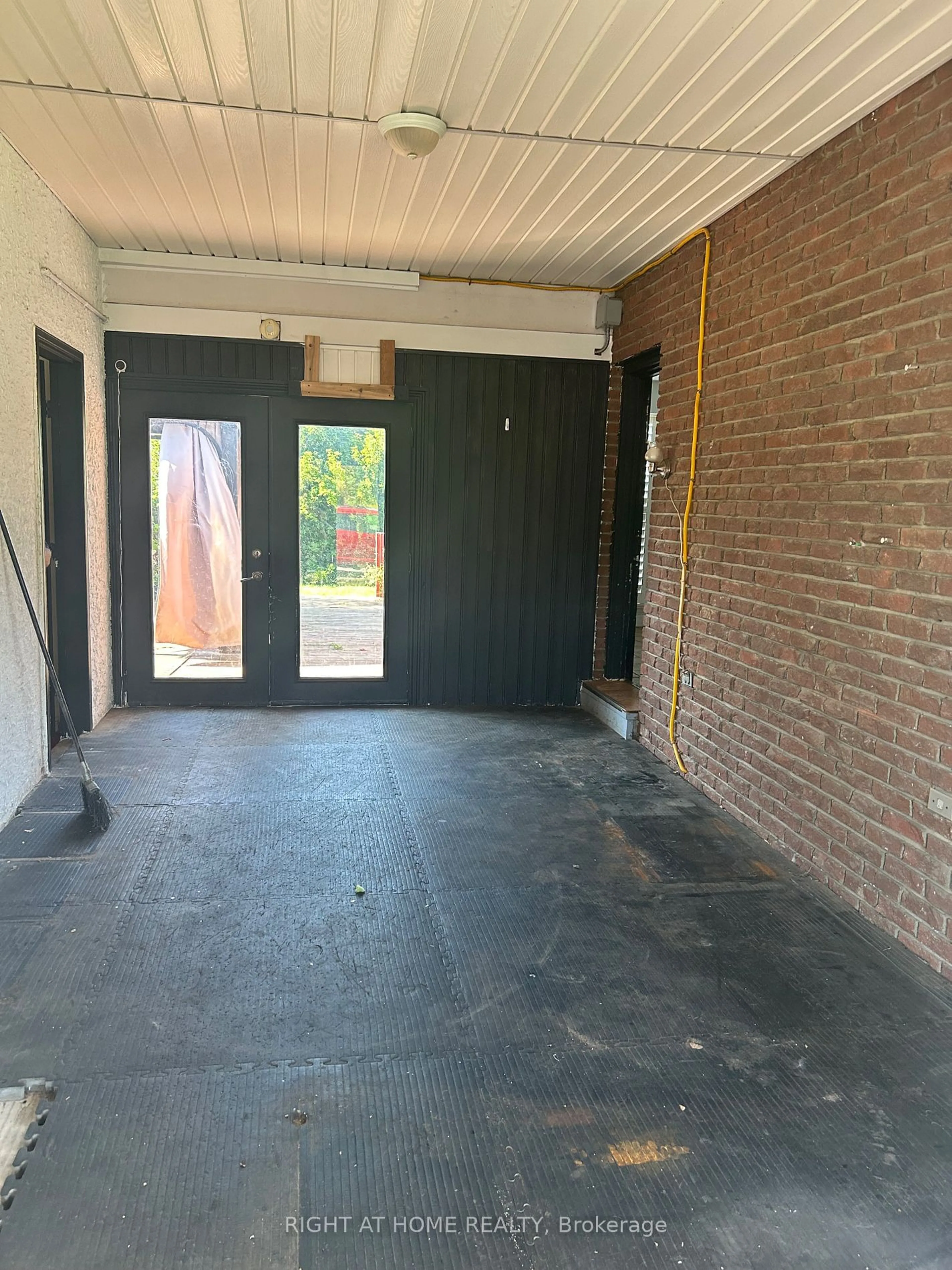 Indoor foyer, cement floor for 1592 Highway # 2 St, Clarington Ontario L1E 2R7