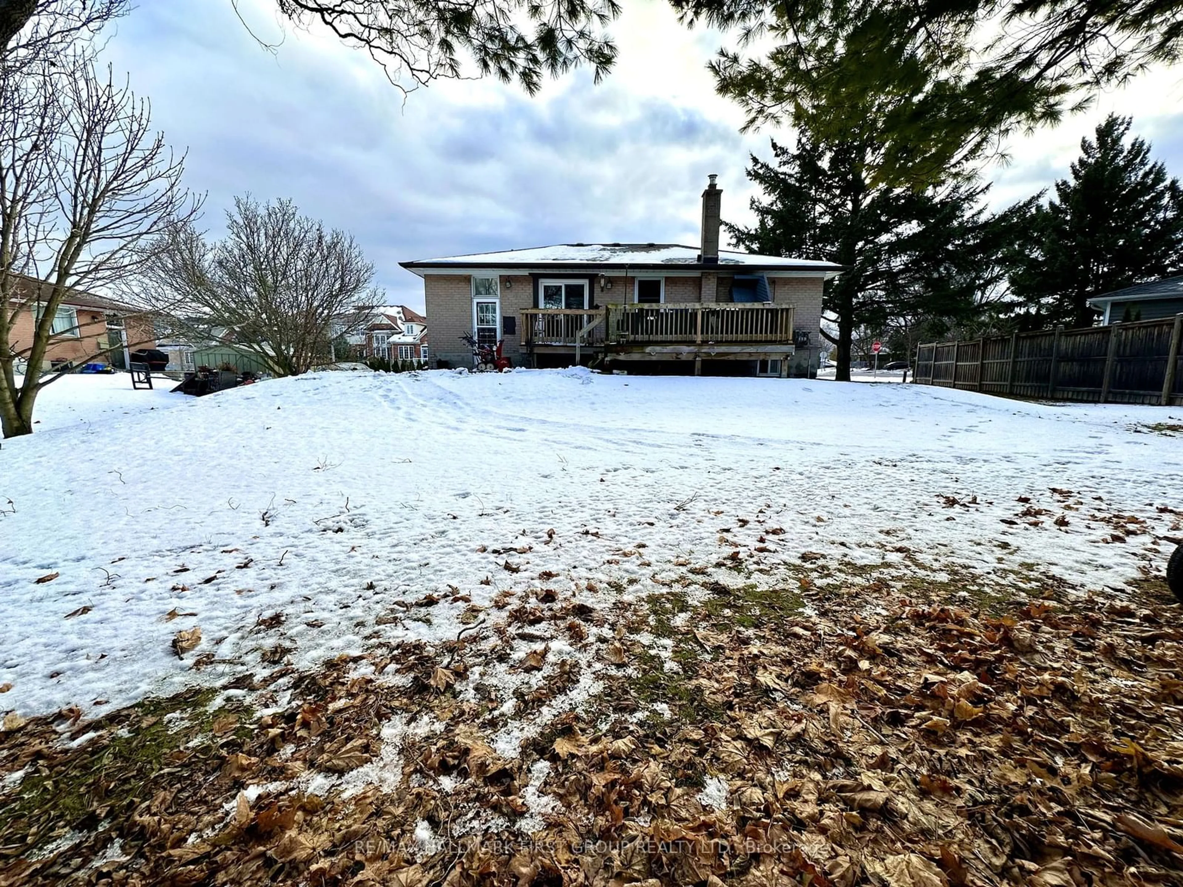 A pic from exterior of the house or condo, cottage for 10 Heber Down Cres, Whitby Ontario L1M 1A8