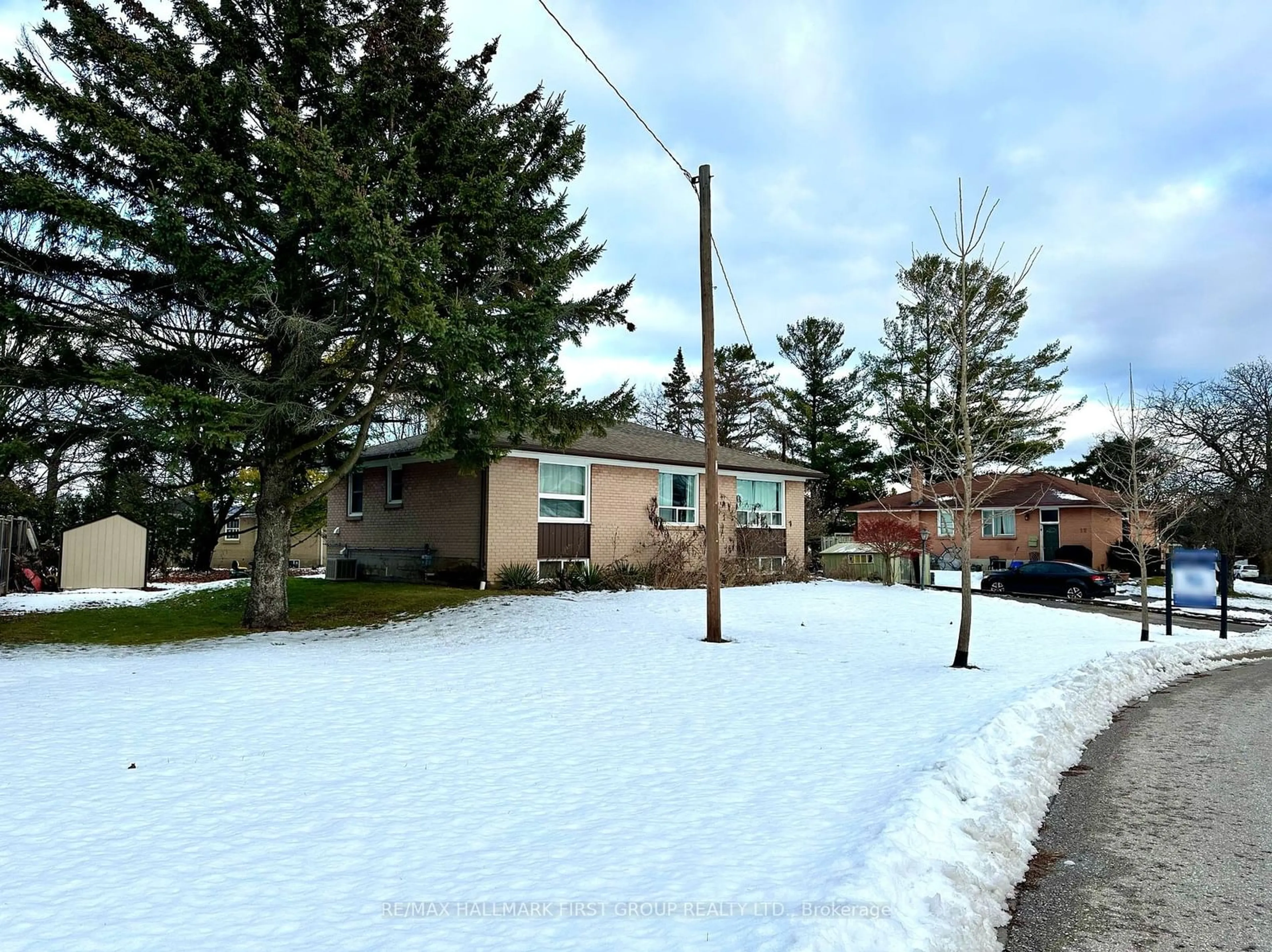 A pic from exterior of the house or condo, the street view for 10 Heber Down Cres, Whitby Ontario L1M 1A8