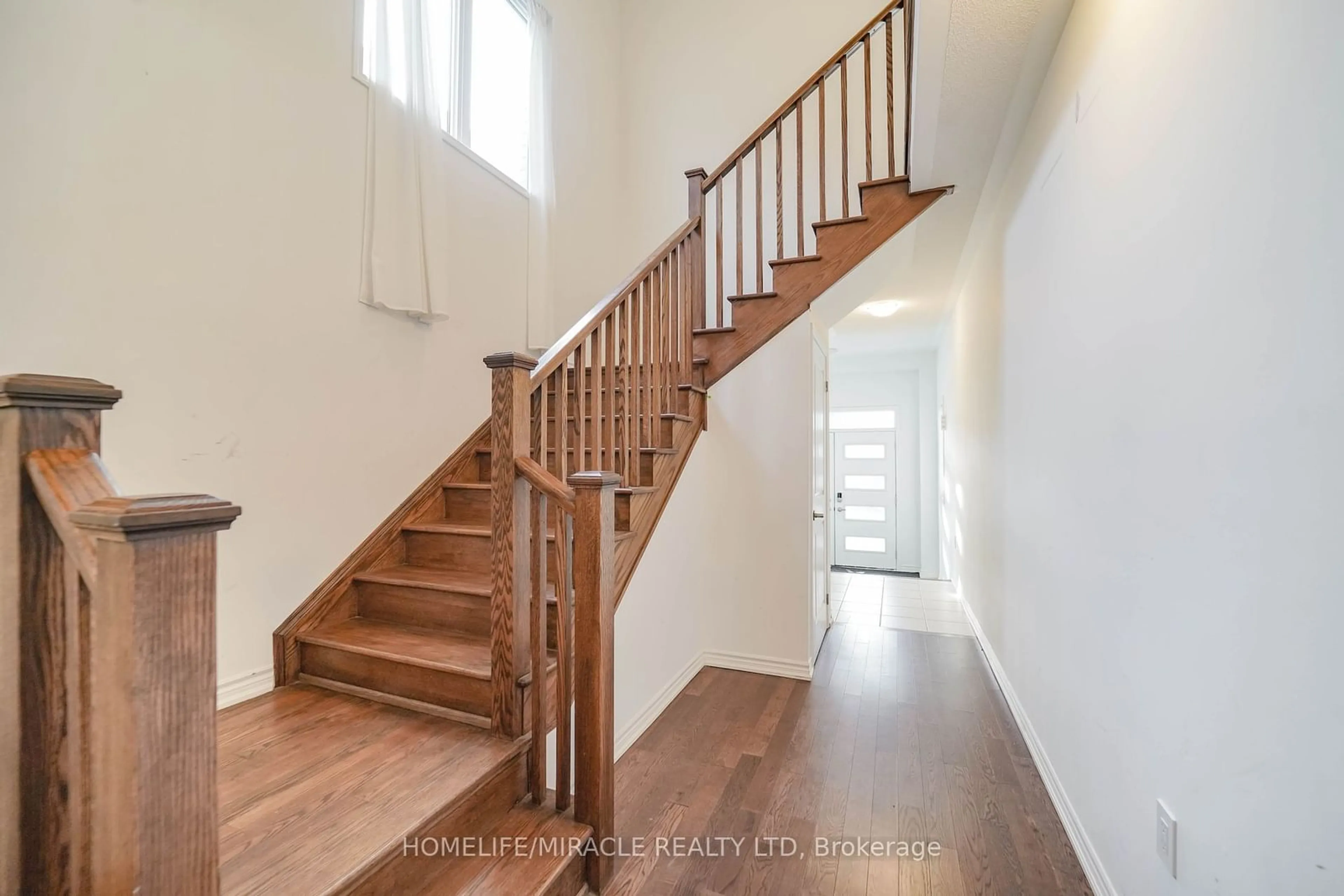 Stairs for 2823 Foxden Sq, Pickering Ontario L0H 1J0