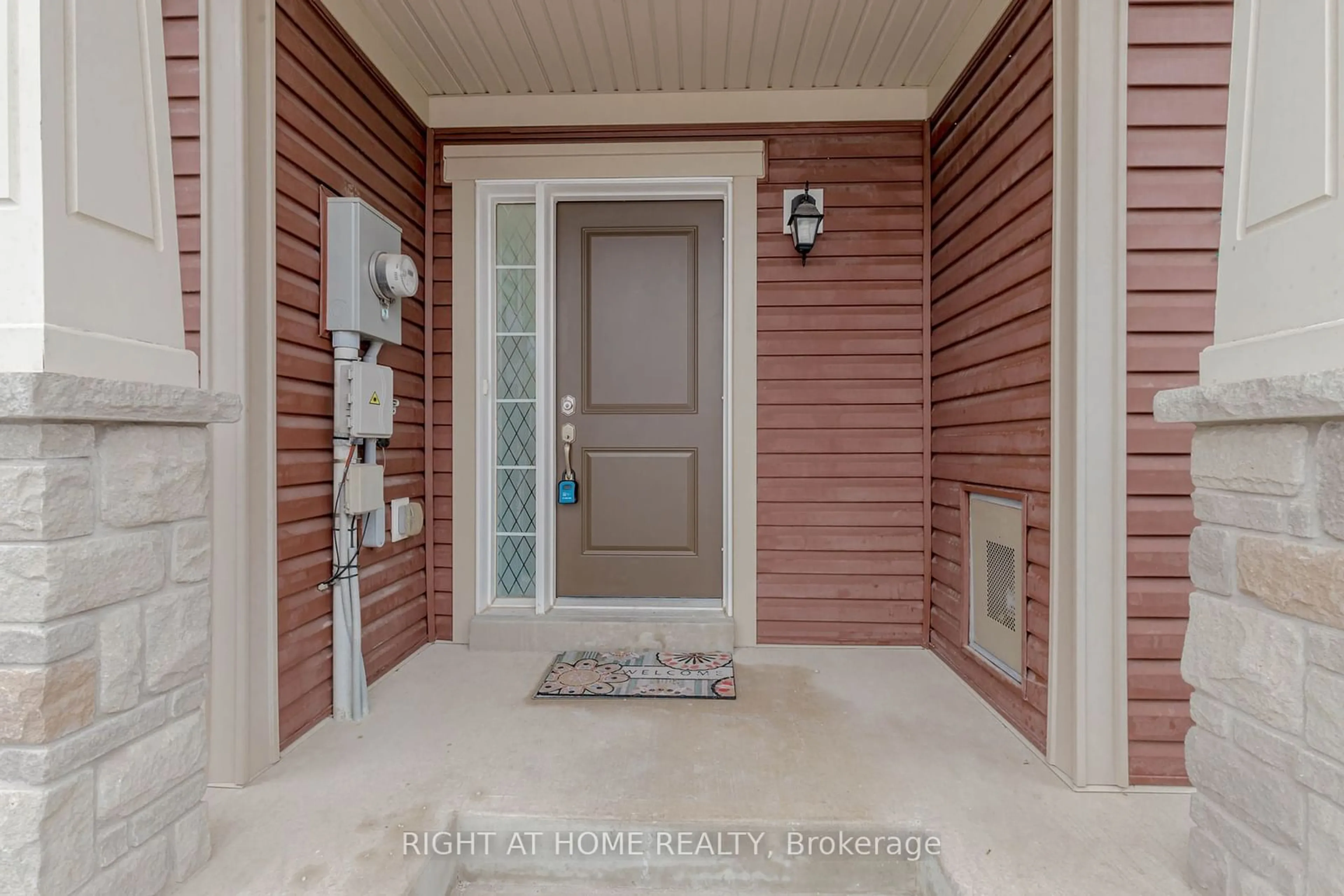 Indoor entryway for 2447 Hill Rise St, Oshawa Ontario L1L 0J5