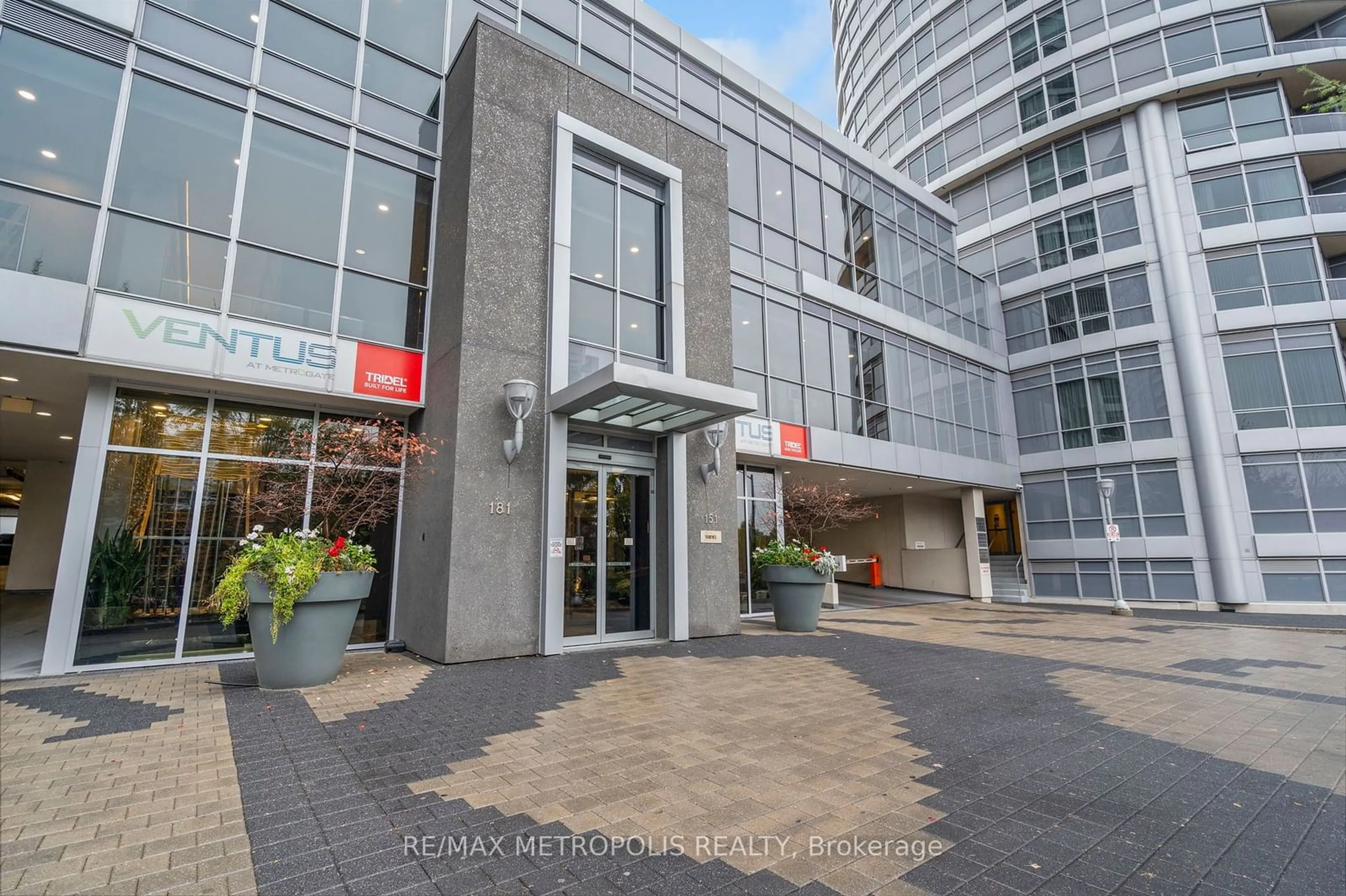 Indoor foyer for 151 Village Green Sq #2103, Toronto Ontario M1S 0K5