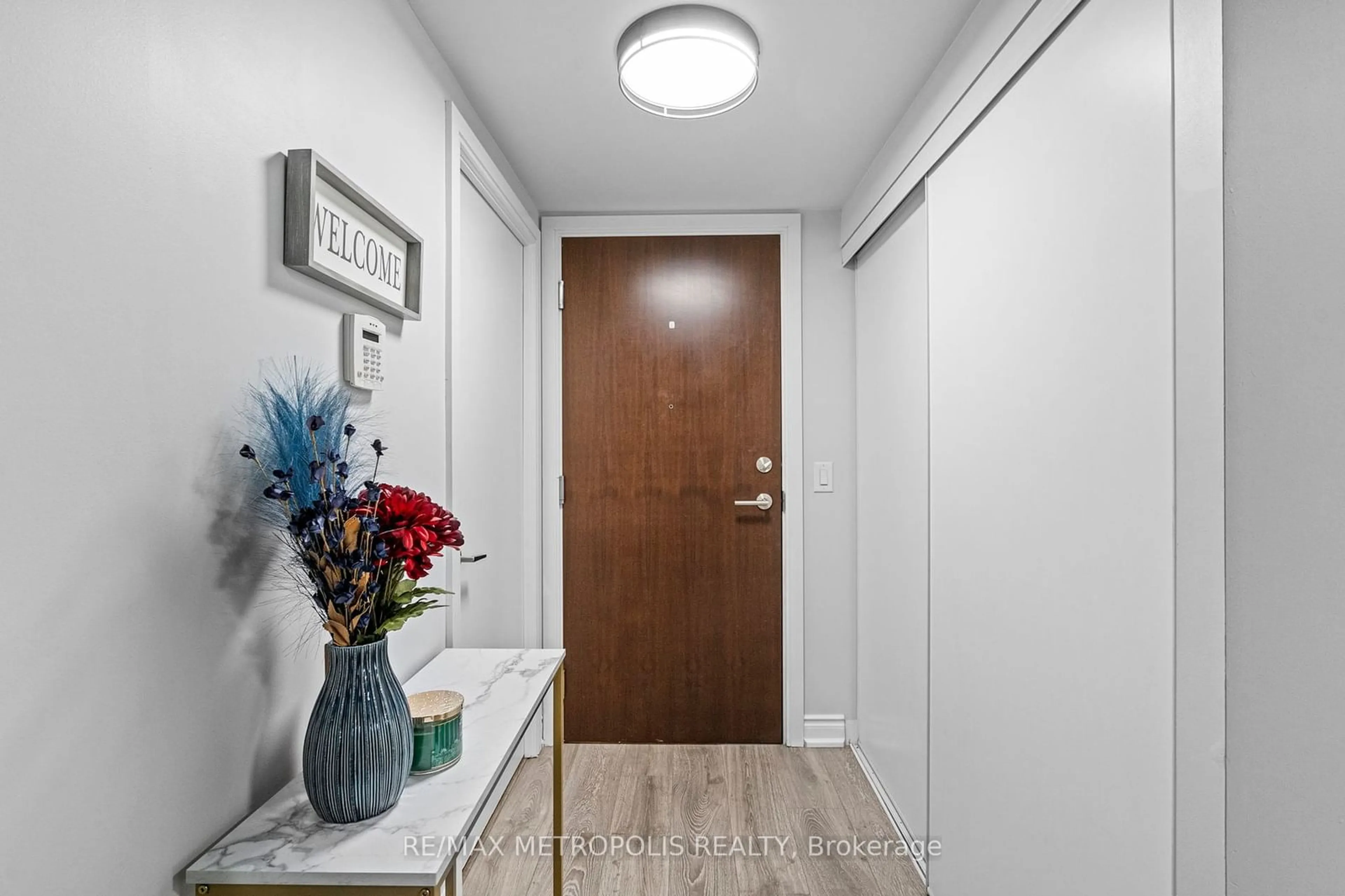 Indoor entryway for 151 Village Green Sq #2103, Toronto Ontario M1S 0K5