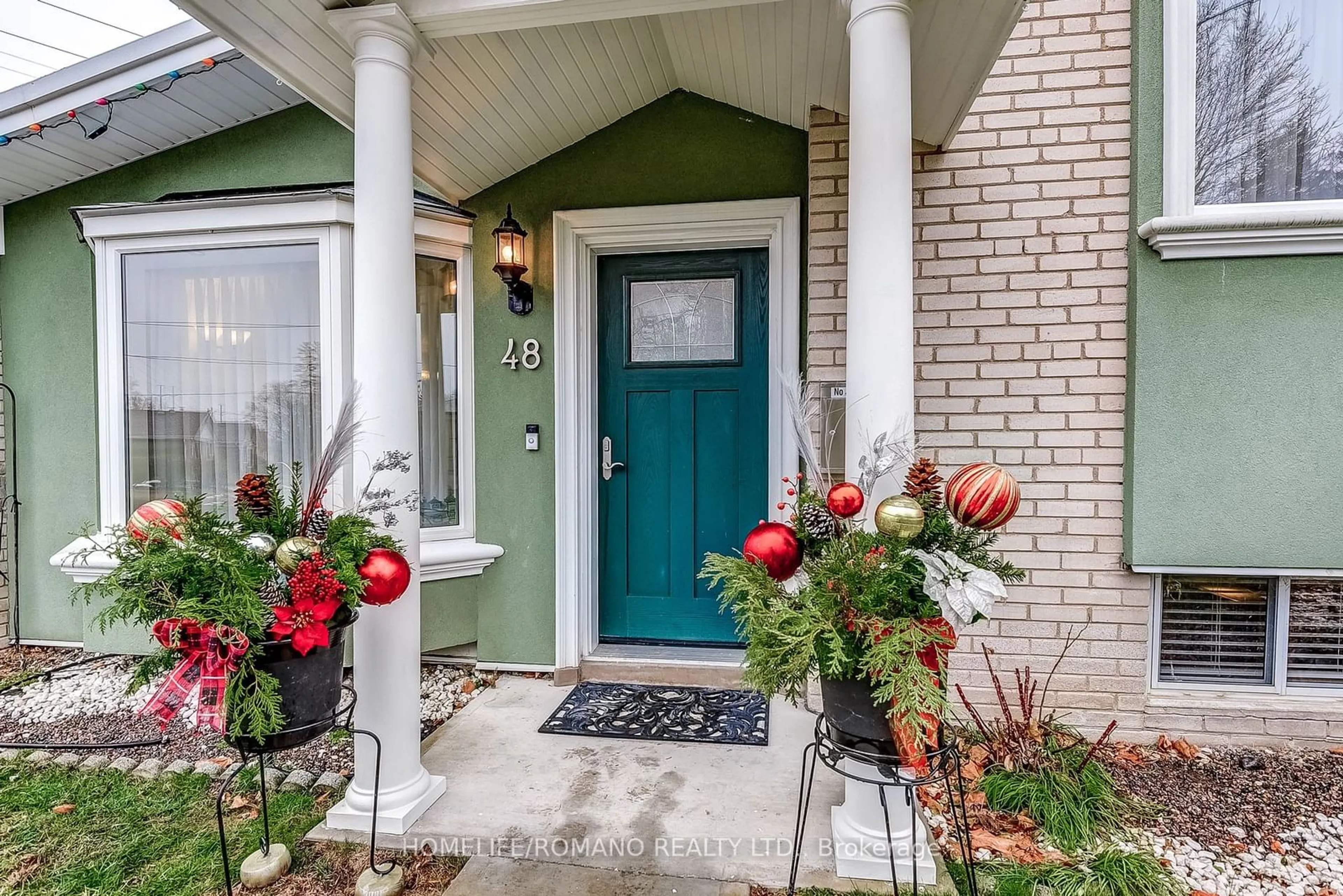 Indoor entryway for 48 Benroyal Cres, Toronto Ontario M1H 1L5