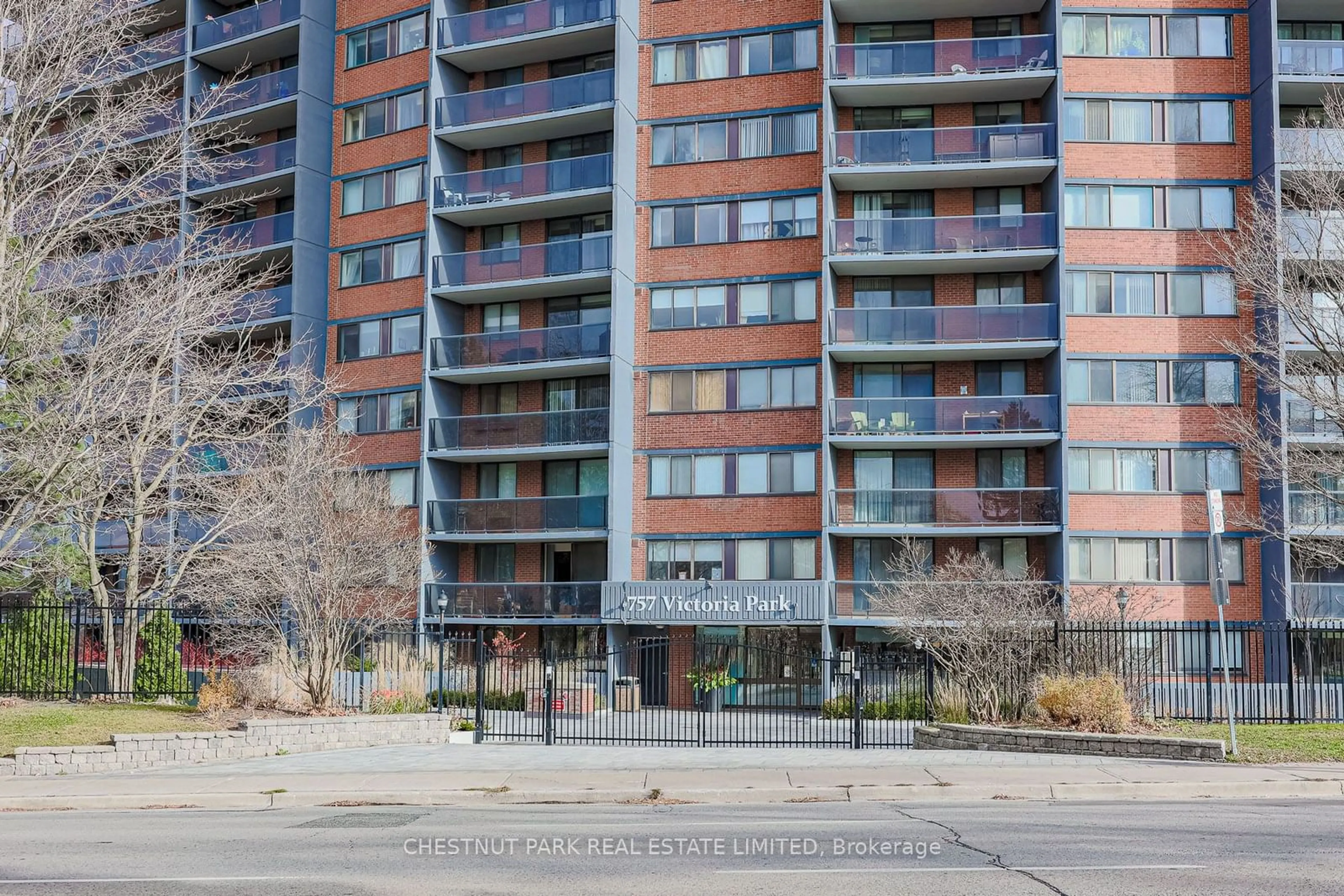 A pic from outside/outdoor area/front of a property/back of a property/a pic from drone, street for 757 Victoria Park Ave #801, Toronto Ontario M4C 5N8