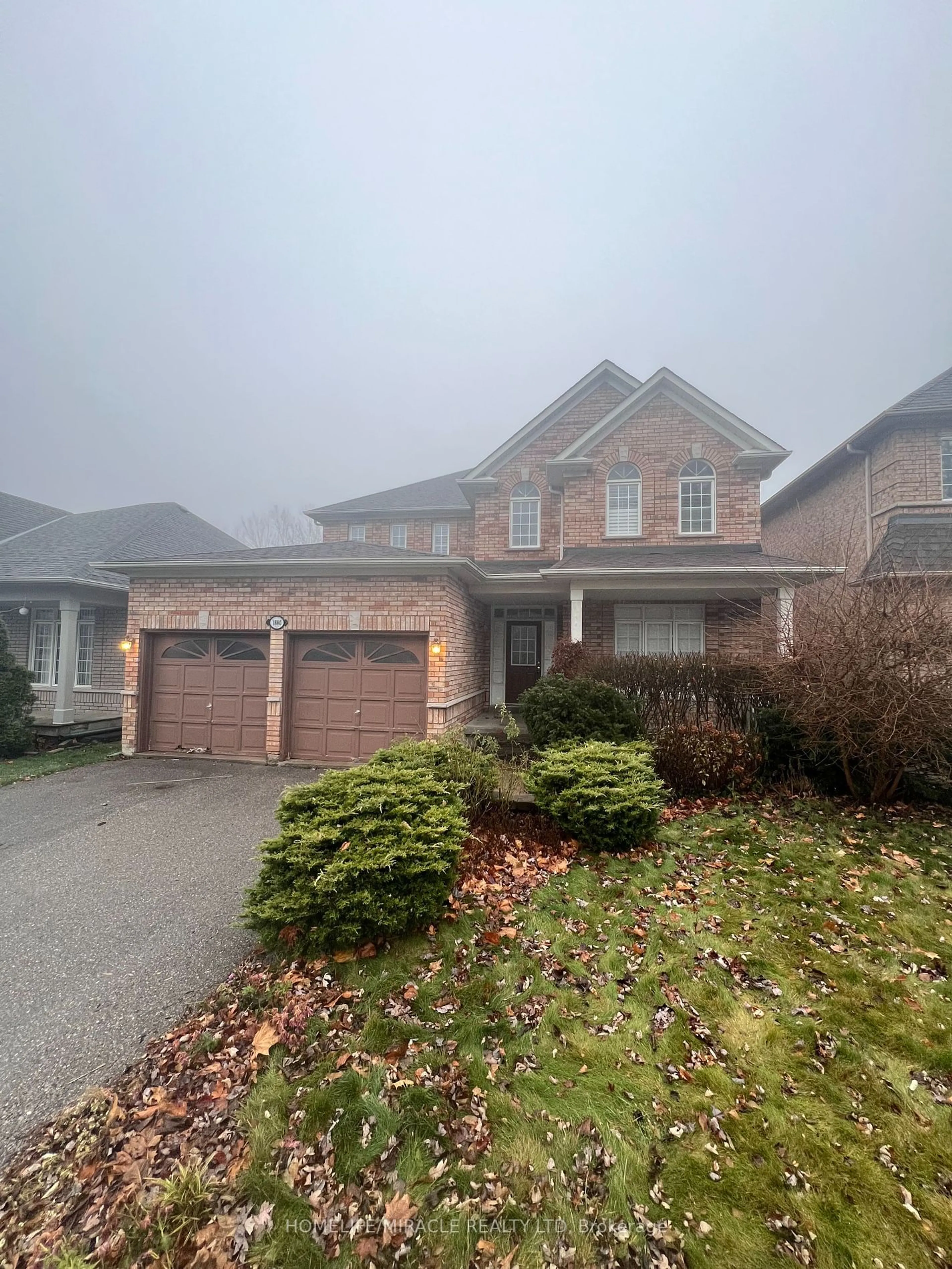 A pic from outside/outdoor area/front of a property/back of a property/a pic from drone, street for 1880 Falconwood Way, Pickering Ontario L1V 7C3