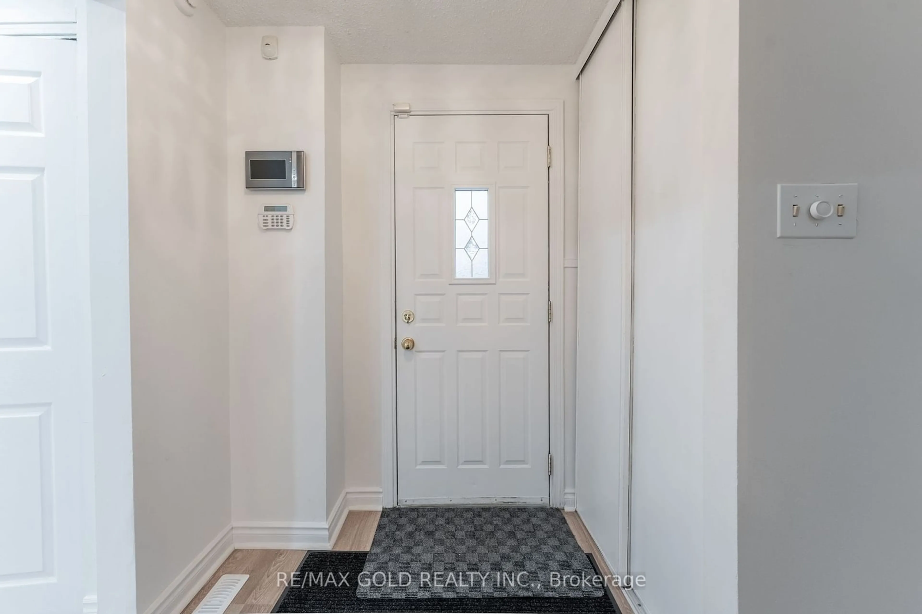 Indoor entryway for 113 Quantrell Tr, Toronto Ontario M1B 1L7