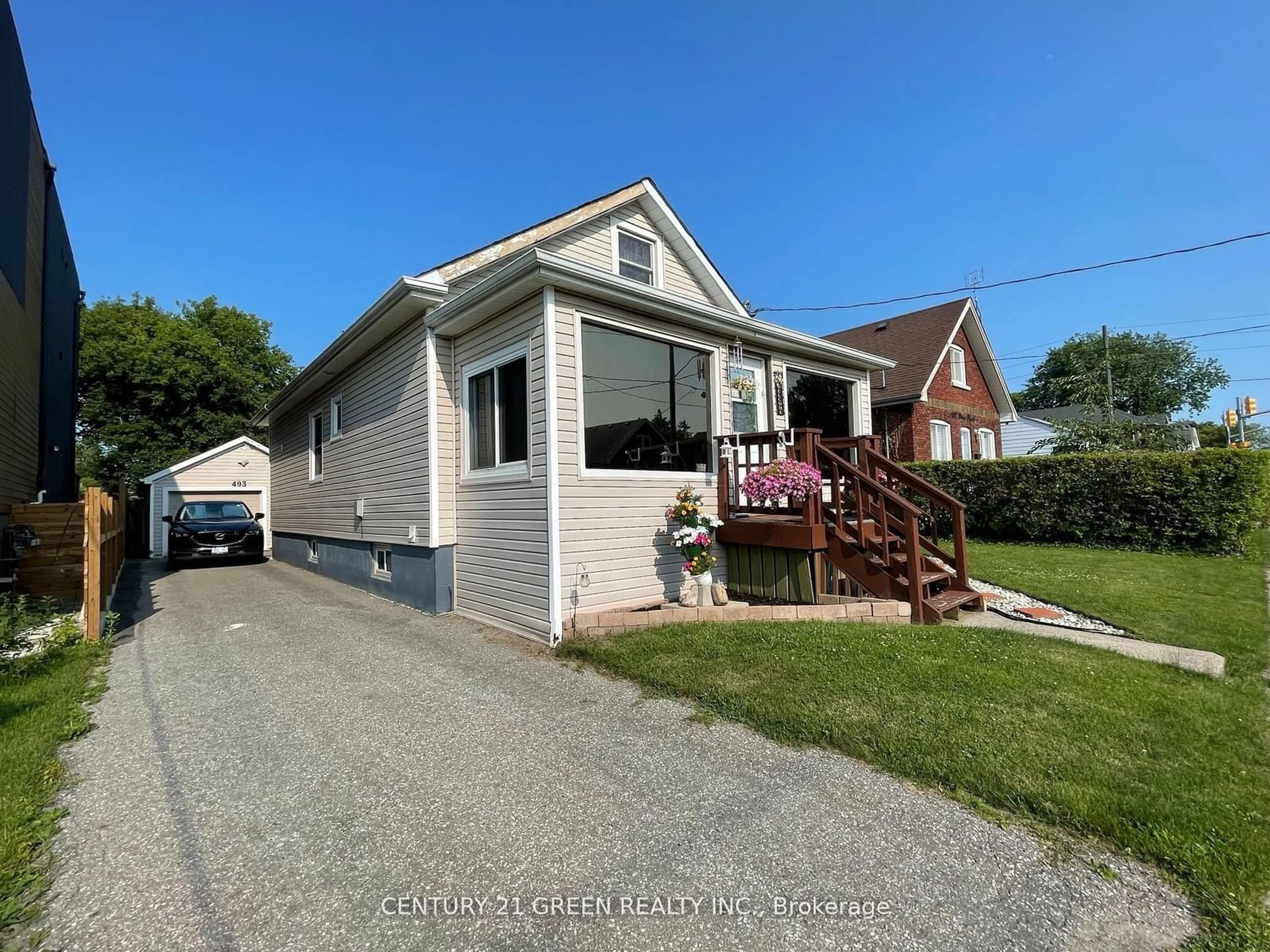 Home with vinyl exterior material, street for 493 Drew St, Oshawa Ontario L1H 5B8