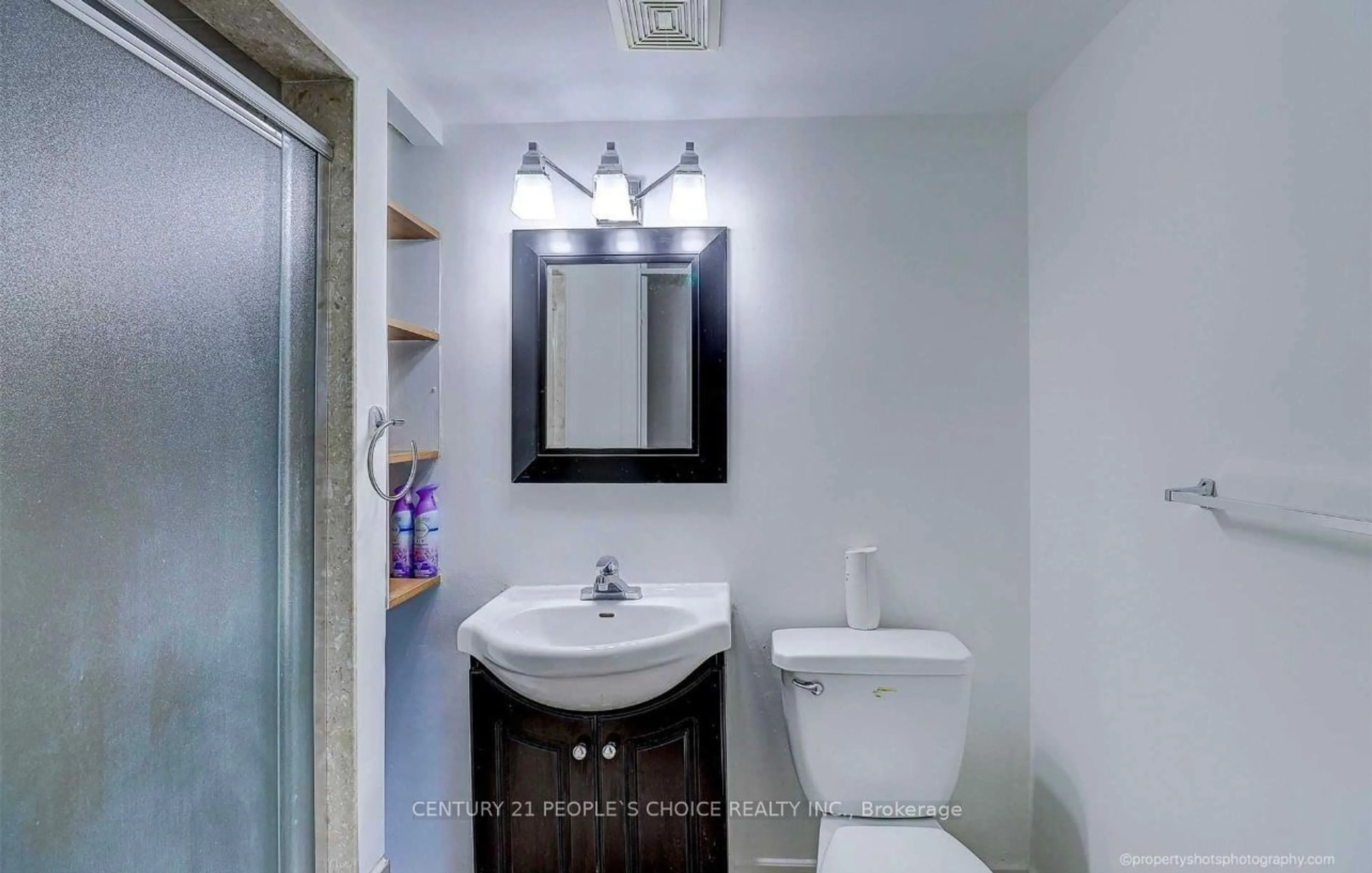 Standard bathroom, ceramic/tile floor for 20 Butterworth Ave, Toronto Ontario M1L 1H1