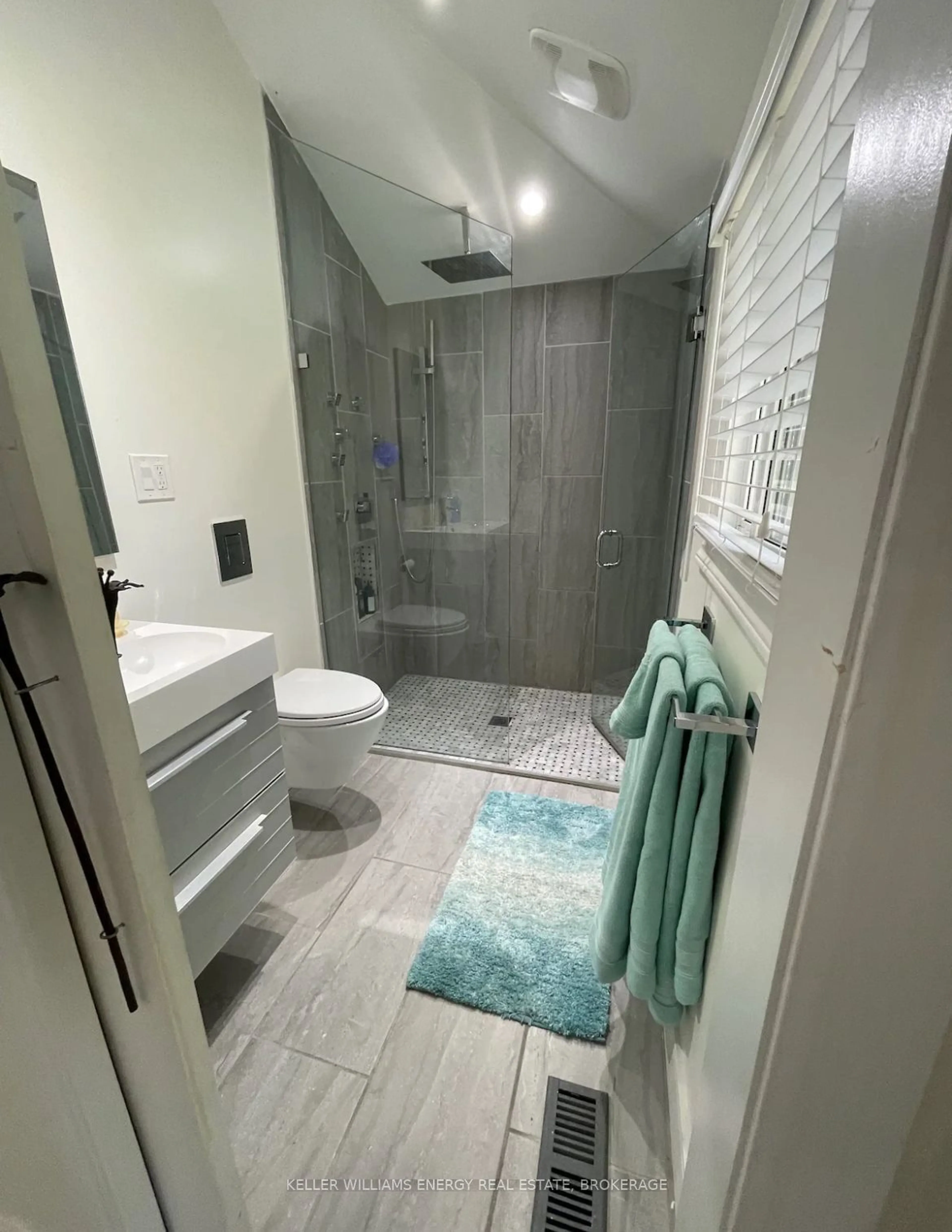 Contemporary bathroom, ceramic/tile floor for 1486 Old Forest Rd, Pickering Ontario L1V 1N9