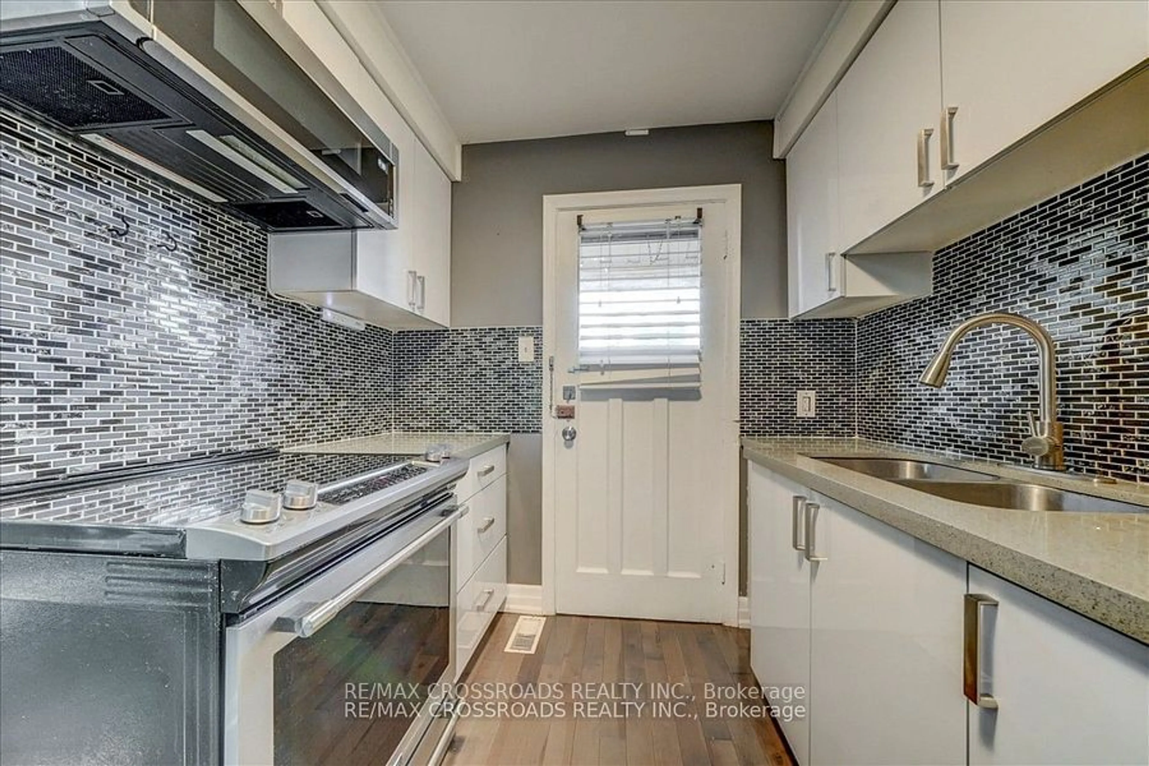 Standard kitchen, ceramic/tile floor for 1185 Warden Ave #19, Toronto Ontario M1R 2R2