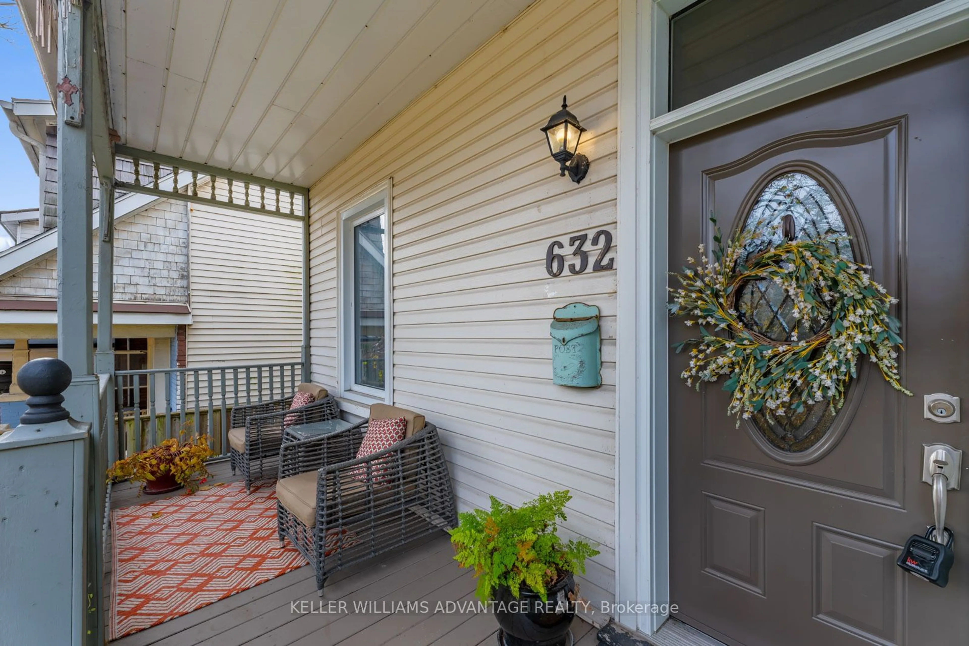 Indoor entryway for 632 Woodbine Ave, Toronto Ontario M4E 2J1