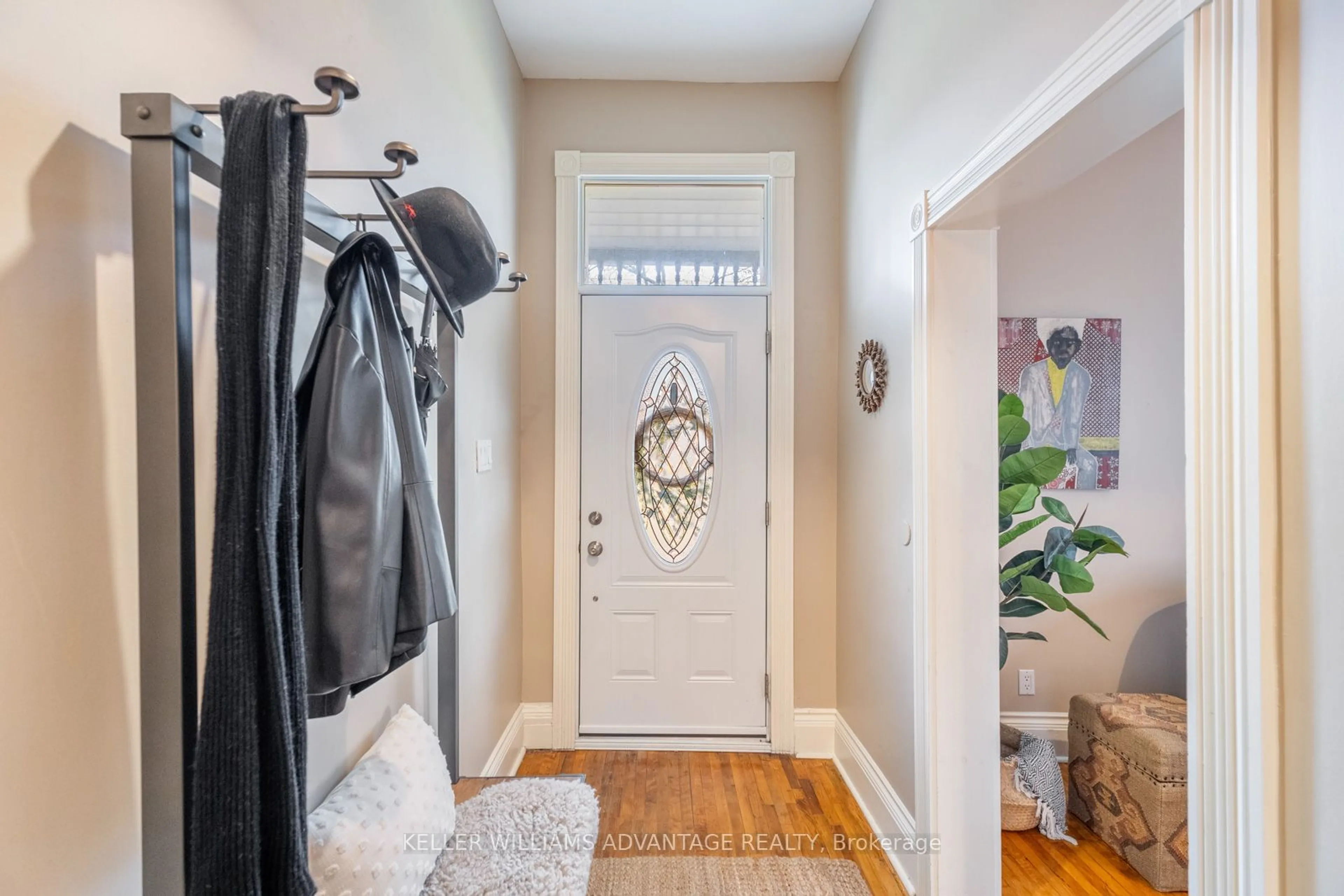 Indoor entryway for 632 Woodbine Ave, Toronto Ontario M4E 2J1